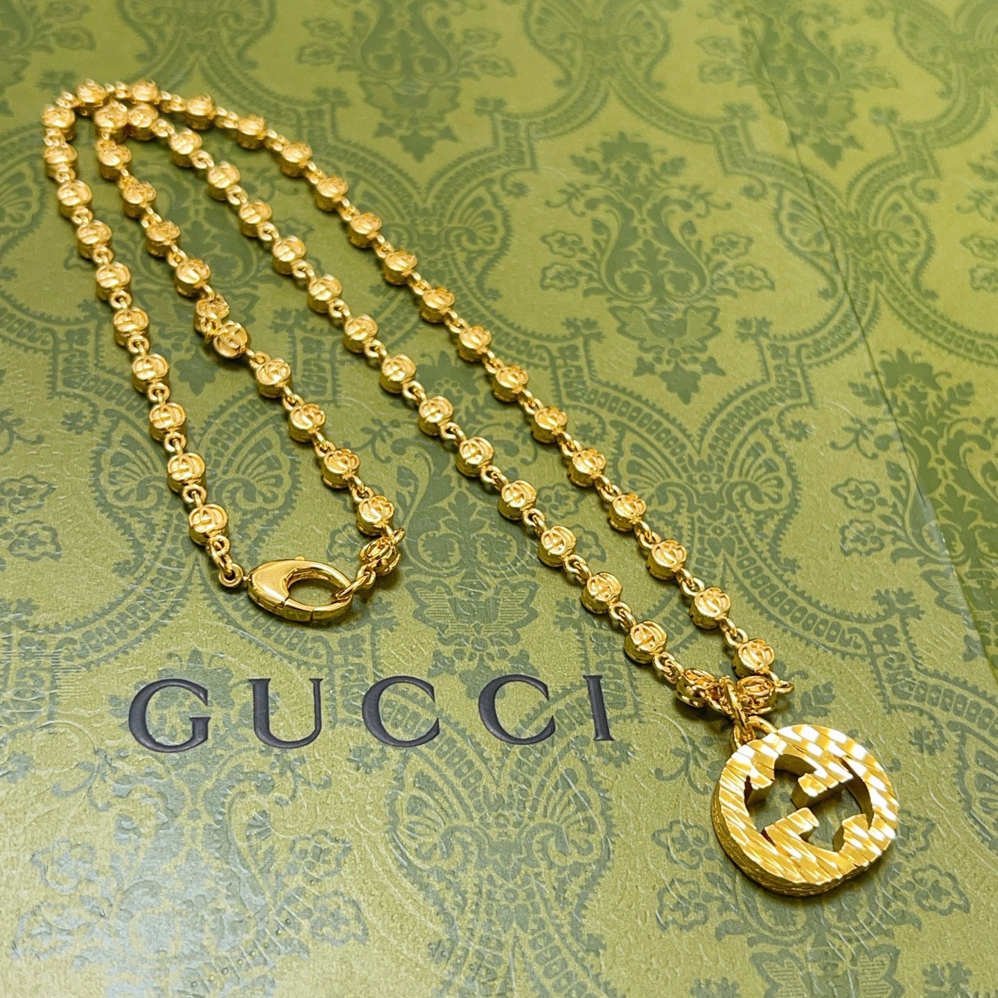 NO:642150,The latest Gucci necklace has a higher grade. The same style as the star Anger Forest series double G classic necklace gold series necklace. The chain length is 60 cm and the length can be changed. The details are distressed. The shiny version is not available in the market. This one has been on the market. It is a best-selling model in Gucci. It is very good to match trendy clothes, fine jewelry, gucci, necklace, gold.19860909批古驰项链最新款链条档次更高明星同款Anger Forest系列双G经典项链黄金系列项链 链长60厘米可改长度 细节对版做旧处理 非市面亮面版型 这款一直在出 古驰里面热卖款 非常好搭配潮流衣服,饰品精品,gucci,necklace,gold,Jewelry