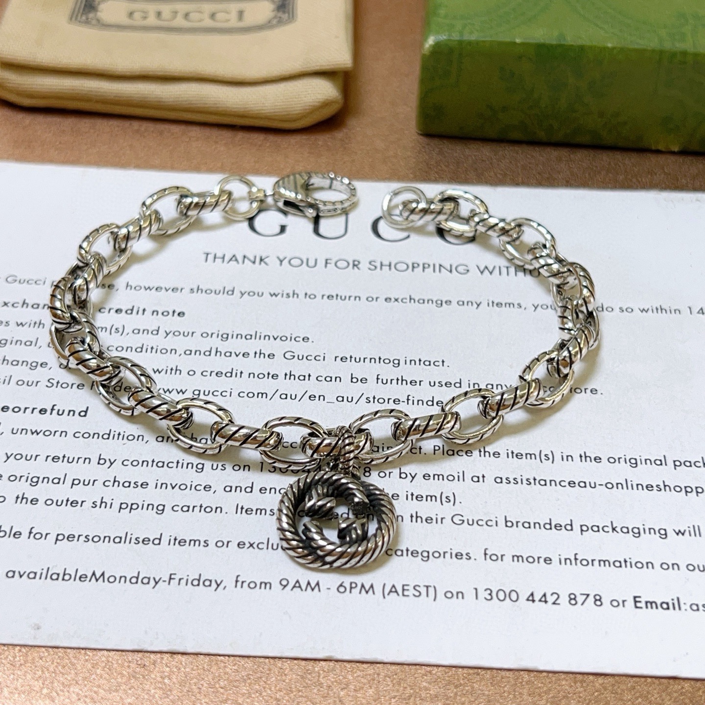 NO:642152,Batch. 2026 latest thickened Gucci bracelet. Gucci Gucci bracelet, the latest classic model. Exquisite regardless of style and texture, it is absolutely top-notch. You can understand the original logo at a glance. Super nice. The best choice for matching clothes. The same style for men and women. A must-have artifact. Size 18.19.20.21.22.24 cm, fine jewelry, gucci, gucci, bracelet.19860909批 . 2026最新出炉加厚款古驰手链 Gucci古驰手链最新款的经典款 精致无论款式 质感 都是绝对的顶尖feel 只要看一眼就懂了原版logo 超 nice 搭配衣服最佳的选择,男女同款 必备神器 尺寸18.19.20.21.22.24厘米,饰品精品,gucci,gucci,bracelet,Jewelry