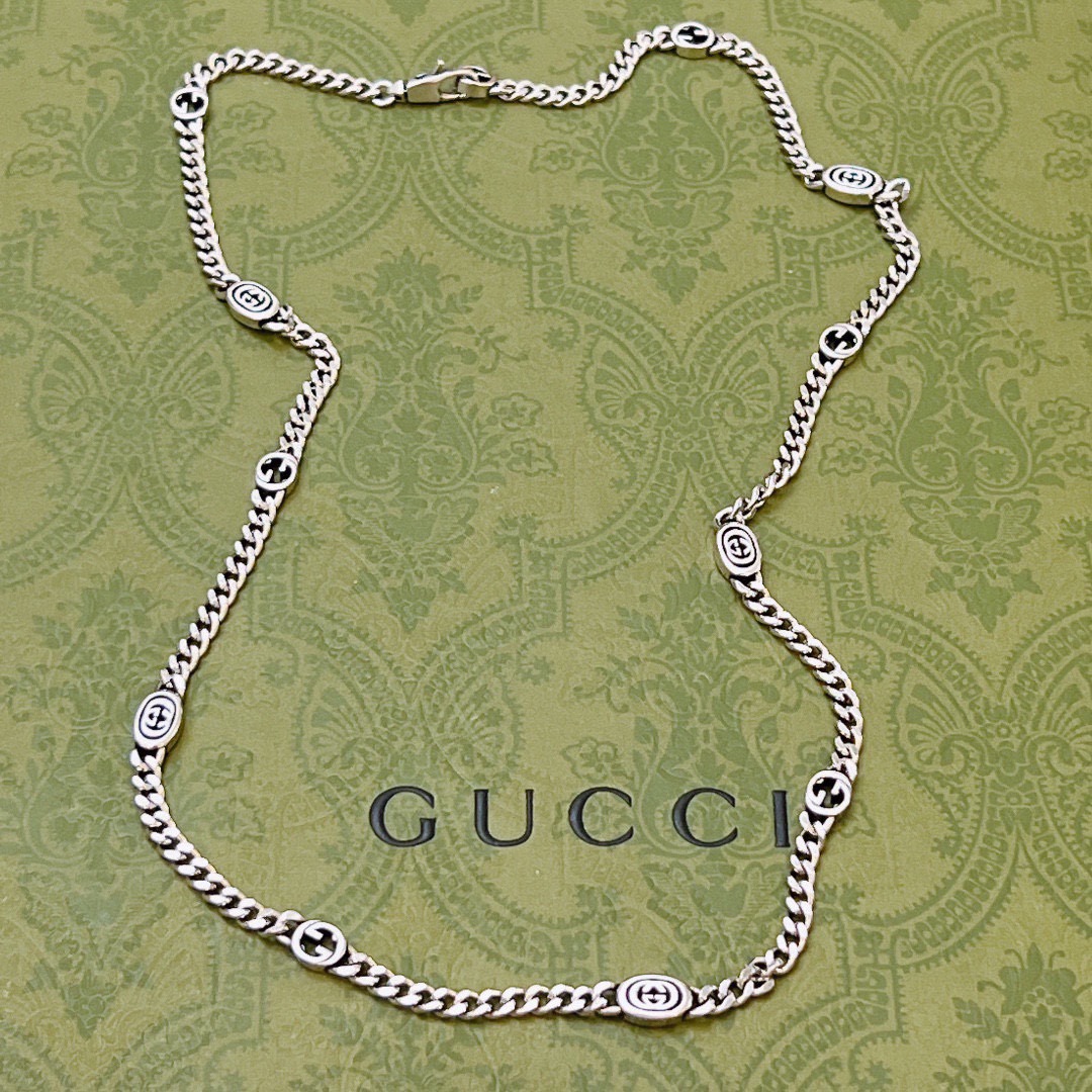 NO:642160,Batch, do not explode, do not post, Douyin is the first choice for internet celebrities to bring goods. The latest chain of Gucci necklace is of higher quality. The same style as the Anger Forest series double g retro 12G Gucci necklace for celebrities. It makes the high-end clothes more elegant. It has more brand and personality when going out. The details are distressed and not available in the market. This model has been released. It is a best-selling model in Gucci. It is very easy to match, high-quality jewelry, gucci, necklace.19860909批  不爆不发 抖音带货网红首选 古驰项链最新款链条档次更高明星同款Anger Forest系列双g复古12G古驰项链 让高档的衣服搭配更有气质 出去更有牌面和个性 细节对版做旧处理 非市面亮面版型 这款一直在出 古驰里面热卖款 非常好搭配,饰品精品,gucci,necklace,Jewelry