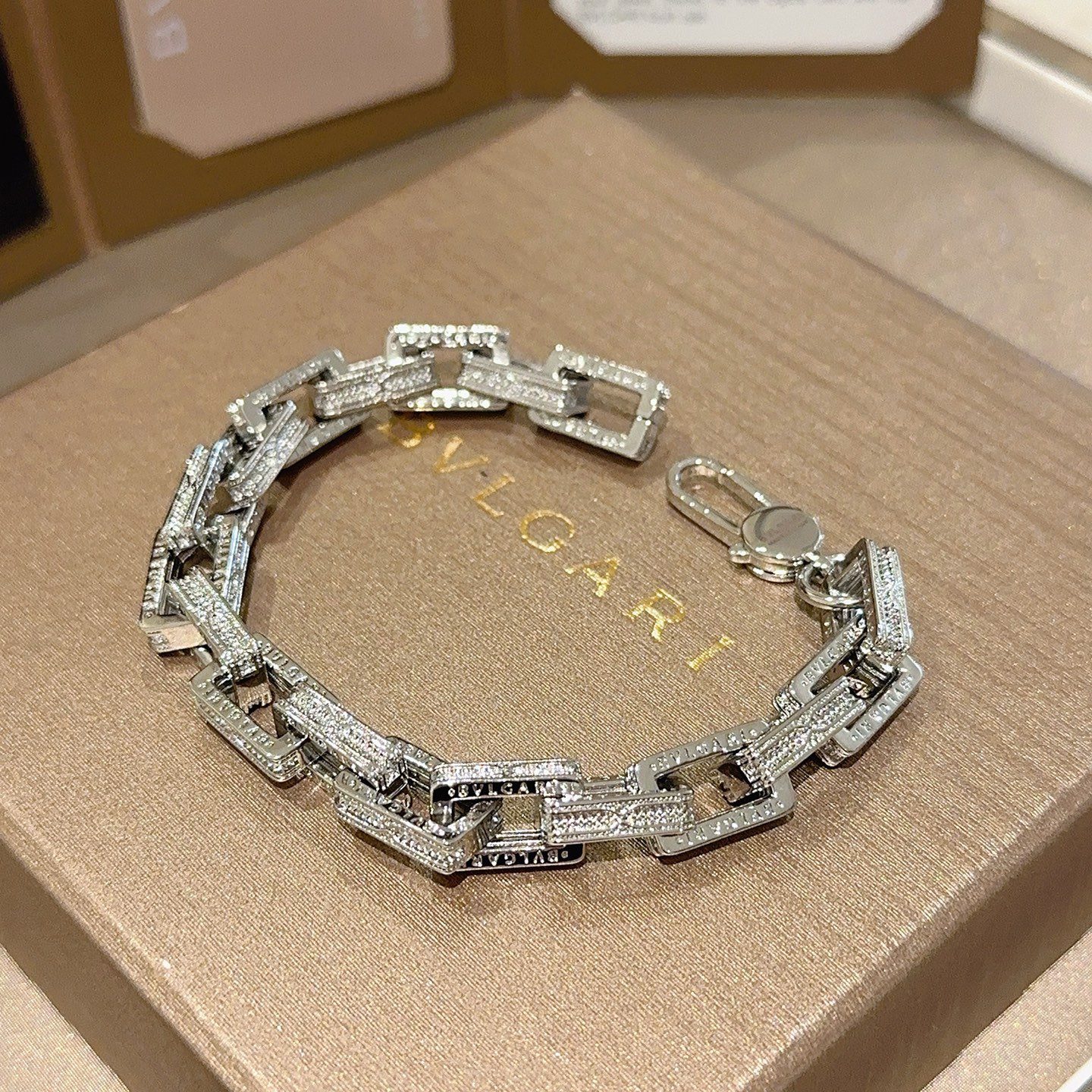 Bvlgari 宝格丽手链V金材质 BVLGARI宝格丽 DIVAS‘ DREAM 系列 品相完美