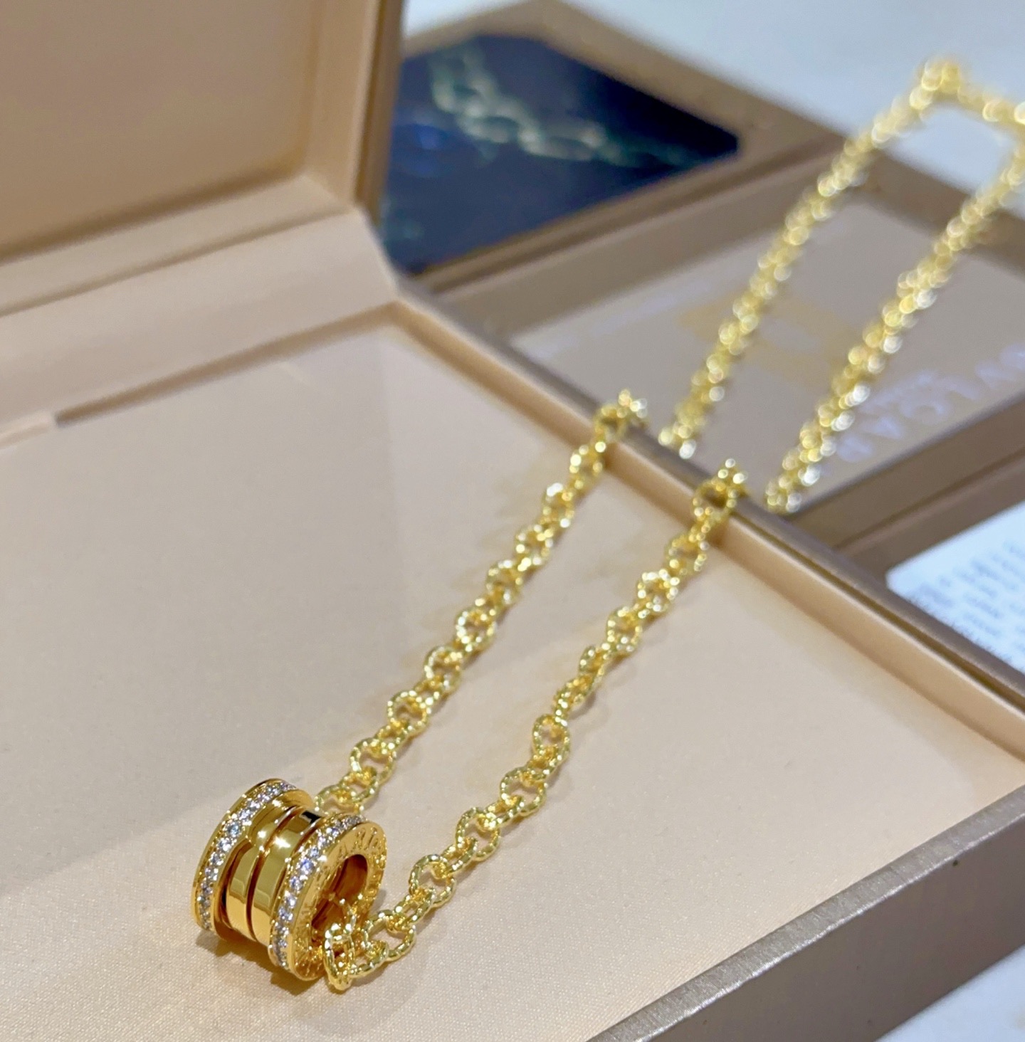 Bvlgari 宝格丽项链V金材质 BVLGARI宝格丽 DIVAS‘ DREAM 系列 品相完美