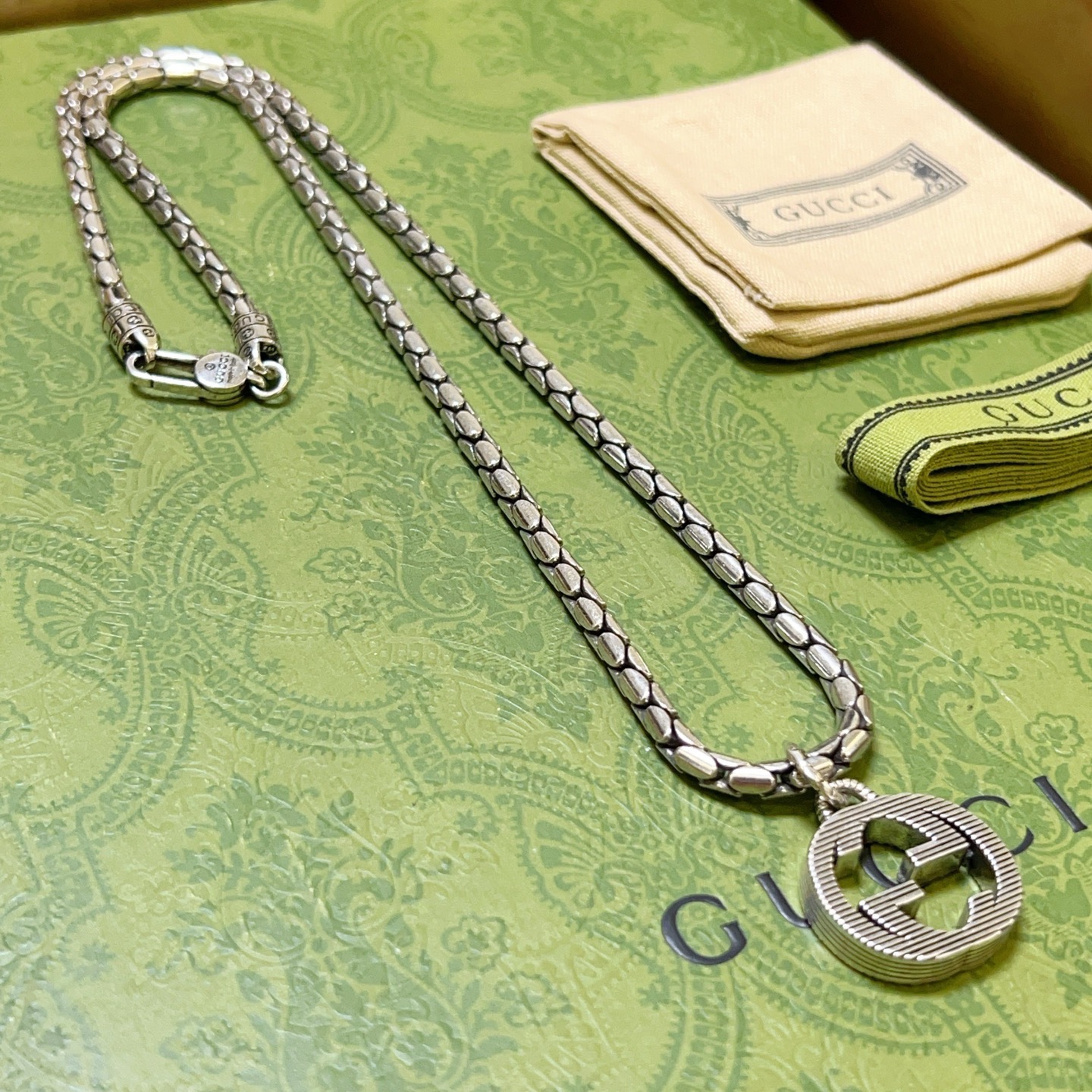 NO:642167,Batch (Luxury Style) Gucci Necklace’s latest chain is of a higher grade and is the same style as that of celebrities. It took more than a month to make it. It is exquisitely crafted and handmade to create the perfect latest style Anger Forest Series Double G Gucci Necklace. The details are matched with retro processing. It is not a bright version on the market. This one has been out. It is a best-selling model in Gucci. It is very suitable for trendy clothes, fine jewelry, Gucci, and necklaces.19860909批 (奢华款)古驰项链最新款链条档次更高明星同款.花了一个多月做出来精工细致纯手工打造完美的最新款式 Anger Forest系列双G古驰项链 细节对版复古处理 非市面亮面版型 这款一直在出 古驰里面热卖款 非常好搭配潮流衣服,饰品精品,gucci,necklace,Jewelry