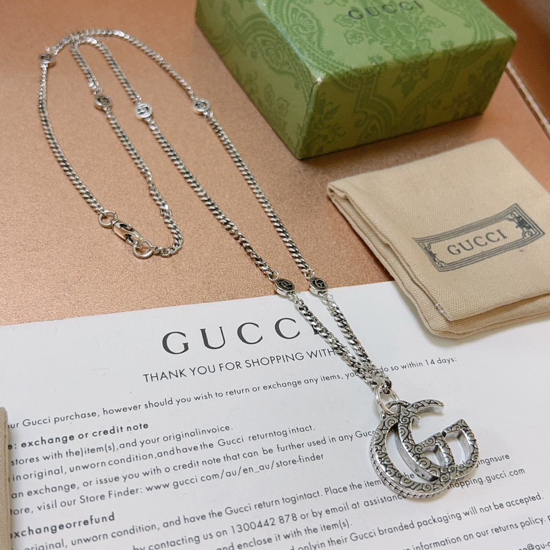 NO:643084,Batch, so handsome. Luxurious fashion design. The latest chain of Gucci necklace is of higher quality. The same classic style for celebrities. Anger Forest series double G Gucci necklace. The details are distressed. The shiny version is not available in the market. This one has been on sale. It is a best-selling model in Gucci. It is very good to match with trendy clothes, fine jewelry, gucci, necklace.19860909批 太帅啦 奢华的时尚设计 古驰项链最新款链条档次更高明星同款经典款Anger Forest系列双G古驰项链 细节对版做旧处理 非市面亮面版型 这款一直在出 古驰里面热卖款 非常好搭配潮流衣服,饰品精品,gucci,necklace,Jewelry