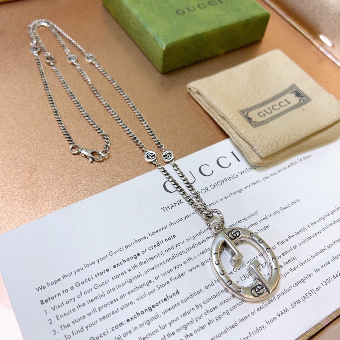 NO:643099,A batch of new products are released. The latest six-G chain of Gucci necklace is of higher quality. The same style as the star Anger Forest series. Double-G classic model. Co-branded design concept necklace series. Retro silver necklace. The details are distressed. The shiny version is not available in the market. This model has been released. It is a best-selling model in Gucci. It is very good to match with trendy clothes, fine jewelry, gucci, necklace.19860909批新品发布 古驰项链最新款六G链条档次更高明星同款Anger Forest系列双G经典款联名设计理念项链系列复古银项链 细节对版做旧处理 非市面亮面版型 这款一直在出 古驰里面热卖款 非常好搭配潮流衣服,饰品精品,gucci,necklace,Jewelry