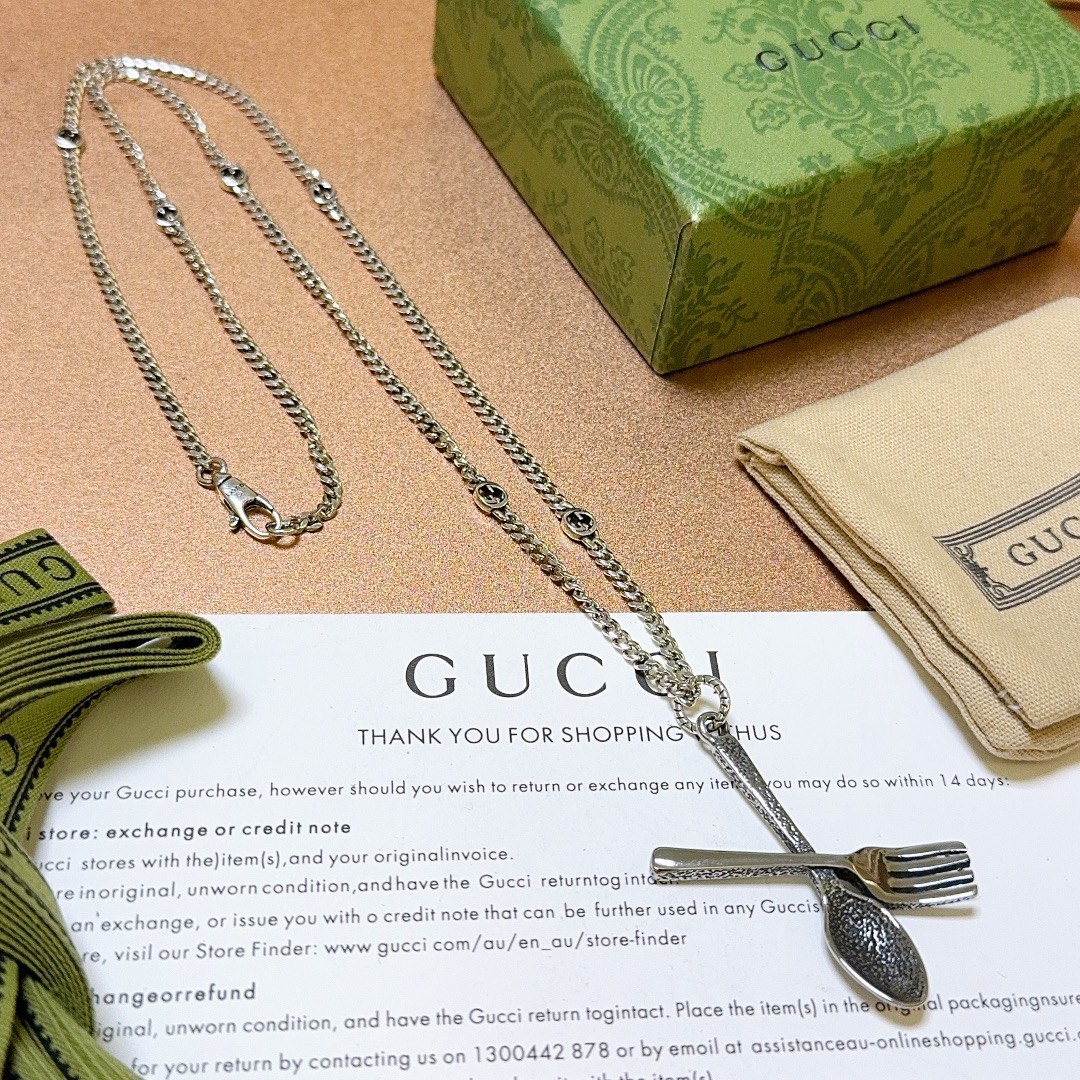 NO:643124,Batch New product launches are not popular until they are released. Douyin is the first choice for Internet celebrities to bring goods. The latest chain of Gucci necklaces is of higher quality. The same style as the Anger Forest series double G design concept retro necklace for celebrities. It makes high-end clothes more elegant and more brand-like and personalized when going out. The details are distressed. Non-market glossy version. This one has been released. The best-selling model in Gucci. Very easy to match, high-quality jewelry, gucci, necklace.19860909批  新品发布不爆不发 抖音带货网红首选 古驰项链最新款链条档次更高明星同款Anger Forest系列双g设计理念复古项链 让高档的衣服搭配更有气质 出去更有牌面和个性 细节对版做旧处理 非市面亮面版型 这款一直在出 古驰里面热卖款 非常好搭配,饰品精品,gucci,necklace,Jewelry