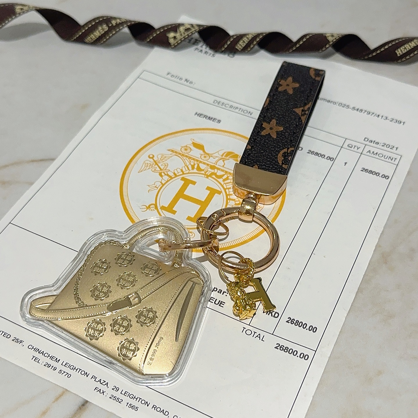 Hermes Bolide Bag Charm Porte-clés pendentif Métal doré monogramme marron foncé toile enduite boîtier en acrylique transparent longueur totale 12 cm
