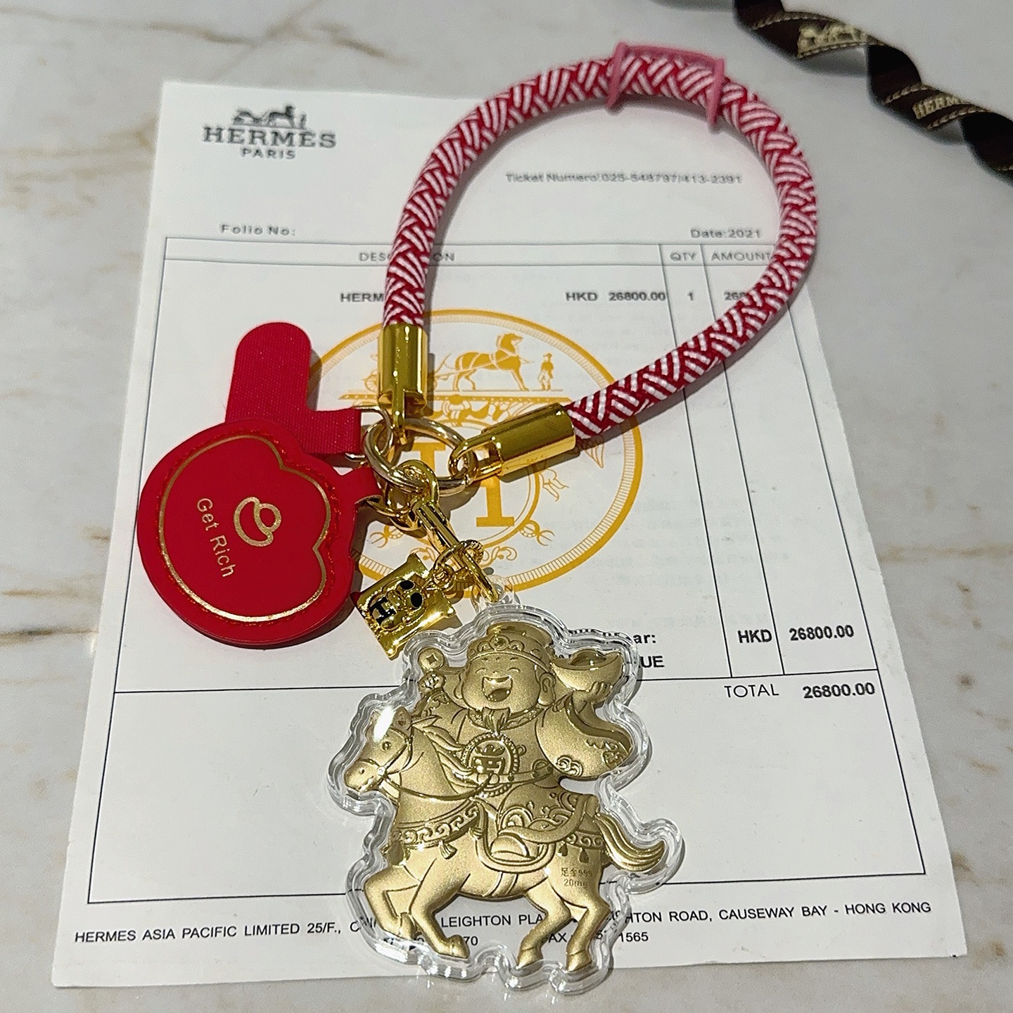 Hermes Get Rich God of Wealth on Horse Key Charm pingente Cordão trançado vermelho e branco metal dourado couro vermelho invólucro acrílico transparente folha de ouro detalhando 18 cm de comprimento da alça de pulso