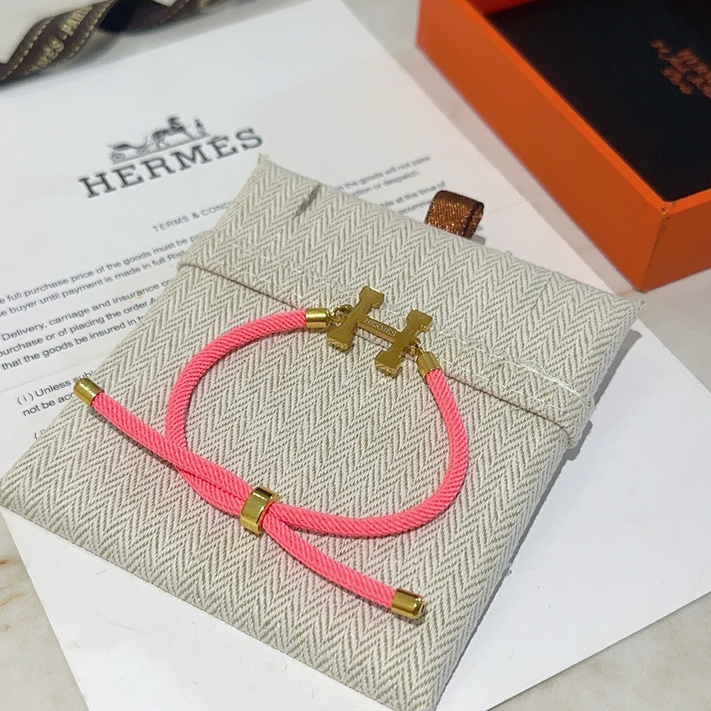 Bracciale Hermes New H in metallo color oro con cordino scorrevole regolabile in metallo color oro, adatto per polsi fino a 19 cm