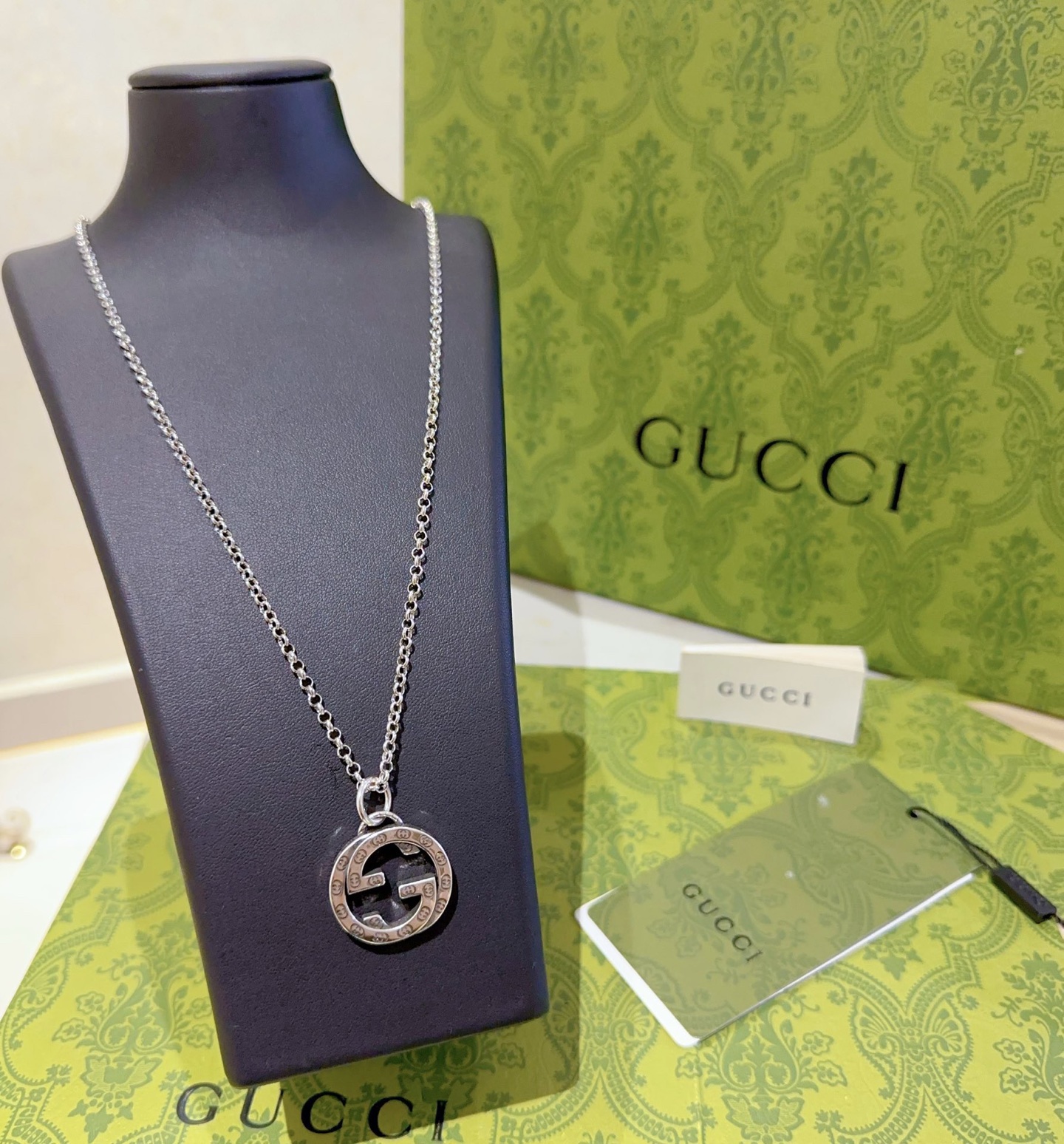 NO:643140,Batch of new products released, handsome Gucci necklace, latest chain, higher grade, same style as Anger Forest series double G Gucci necklace for celebrities, Gucci series necklace, details are distressed, non-market glossy version, this one has been out, best-selling model in Gucci, very good to match trendy clothes, fine jewelry, gucci, necklace19860909批 新品发布巨帅古驰项链最新款链条档次更高明星同款Anger Forest系列双G古驰项链 古驰系列项链 细节对版做旧处理 非市面亮面版型 这款一直在出 古驰里面热卖款 非常好搭配潮流衣服,饰品精品,gucci,necklace,Jewelry