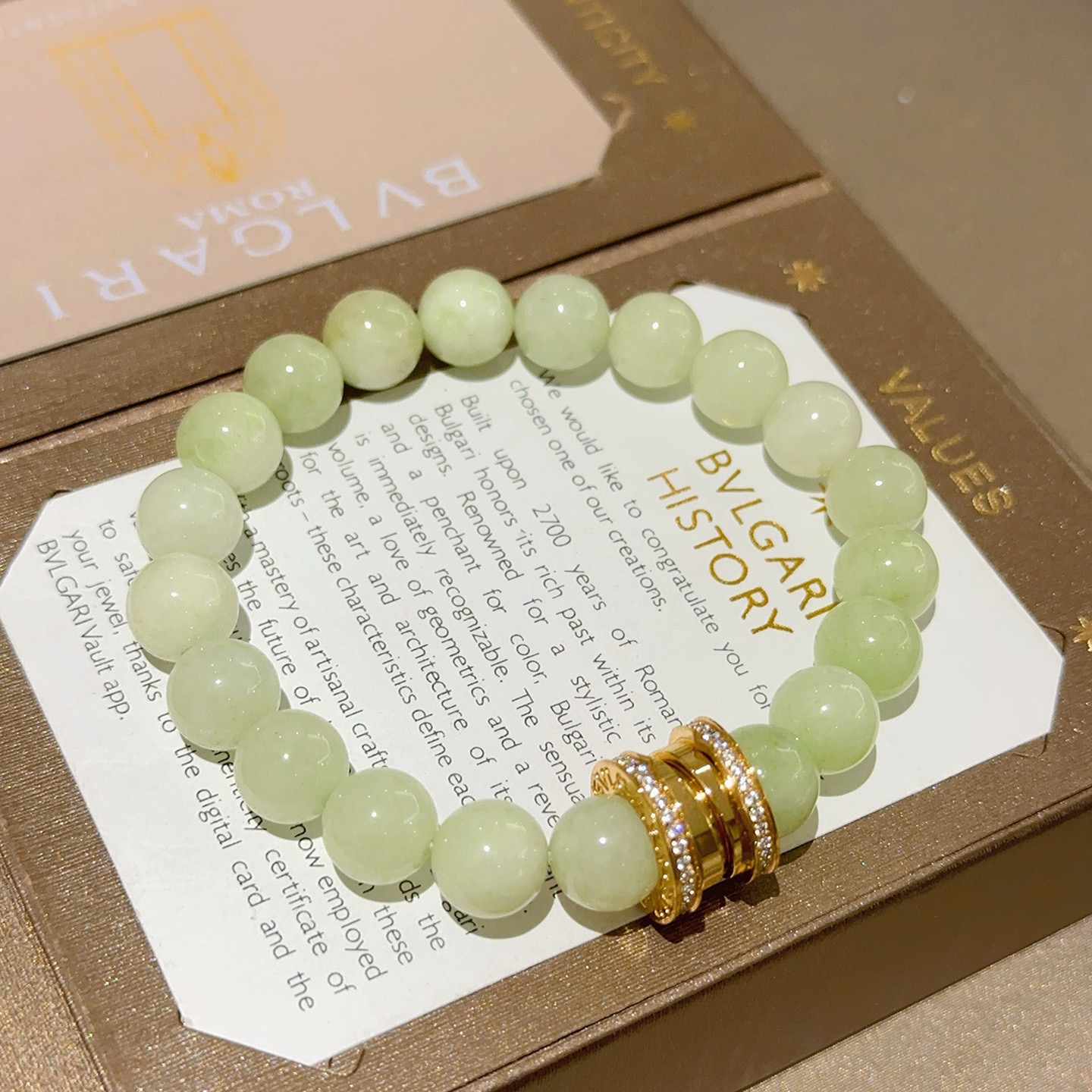 NO:664248,Batch. Bvlgari bracelet V gold material BVLGARI DIVAS' DREAM series natural jade bracelet is in perfect condition, with unparalleled details. The unique color is completely impeccable, and is decorated with a classic ring shape design. It is simple yet elegant and eye-catching. The V gold pure handmade combination is more elegant and elegant. Same style for men and women. Bvlgari bracelet size: 18 20 22 24 cm, boutique jewelry, Bottega  veneta,bvlgari,bvlgari,bracelet19860909批.宝格丽手链V金材质 BVLGARI宝格丽 DIVAS‘ DREAM 系列 天然玉石手链品相完美,细节无敌,那种独特的色泽完全无可挑剔,再缀以经典指环外形设计,简约之余却又优雅夺目,V金纯手工的组合更显气色,上手雅致动人.男女同款 宝格丽手链尺寸:18 20 22 24厘米,饰品精品,bottega veneta,bvlgari,bvlgari,bracelet,Jewelry