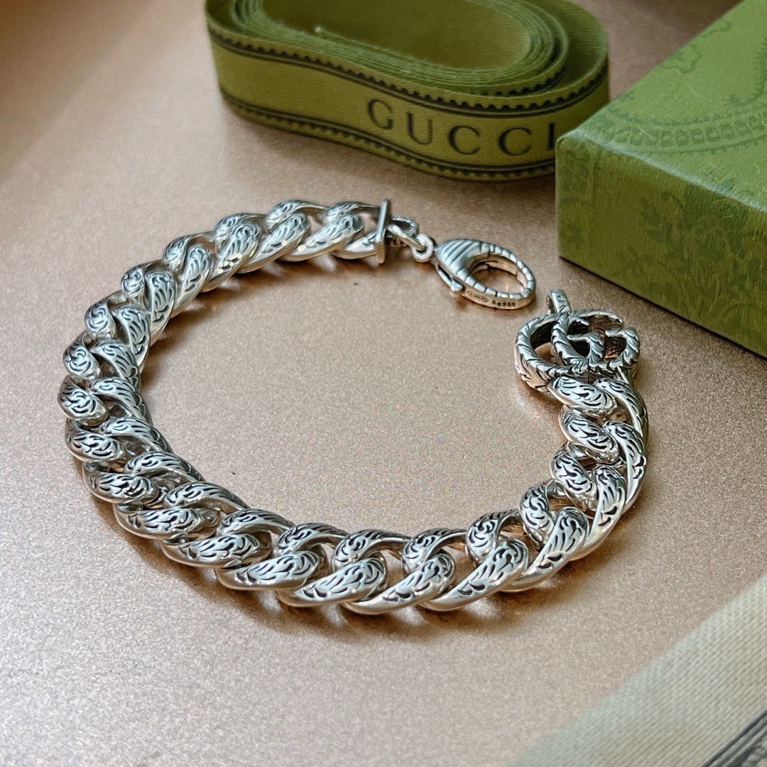 NO:664279,Batch. 2026 latest release Gucci Gucci bracelet latest classic style exquisite no matter style or texture, it is absolutely top-notch feel. You can understand the original logo at a glance. Super nice. The best choice for matching clothes. A must-have artifact for men and women. Code number 18.19.20.21.22.23.24, fine jewelry, gucci, gucci, bracelet19860909批. 2026最新出炉 Gucci古驰手链最新款的经典款 精致无论款式 质感 都是绝对的顶尖feel 只要看一眼就懂了原版logo 超 nice 搭配衣服最佳的选择,男女同款必备神器 码数18.19.20.21.22.23.24,饰品精品,gucci,gucci,bracelet,Jewelry