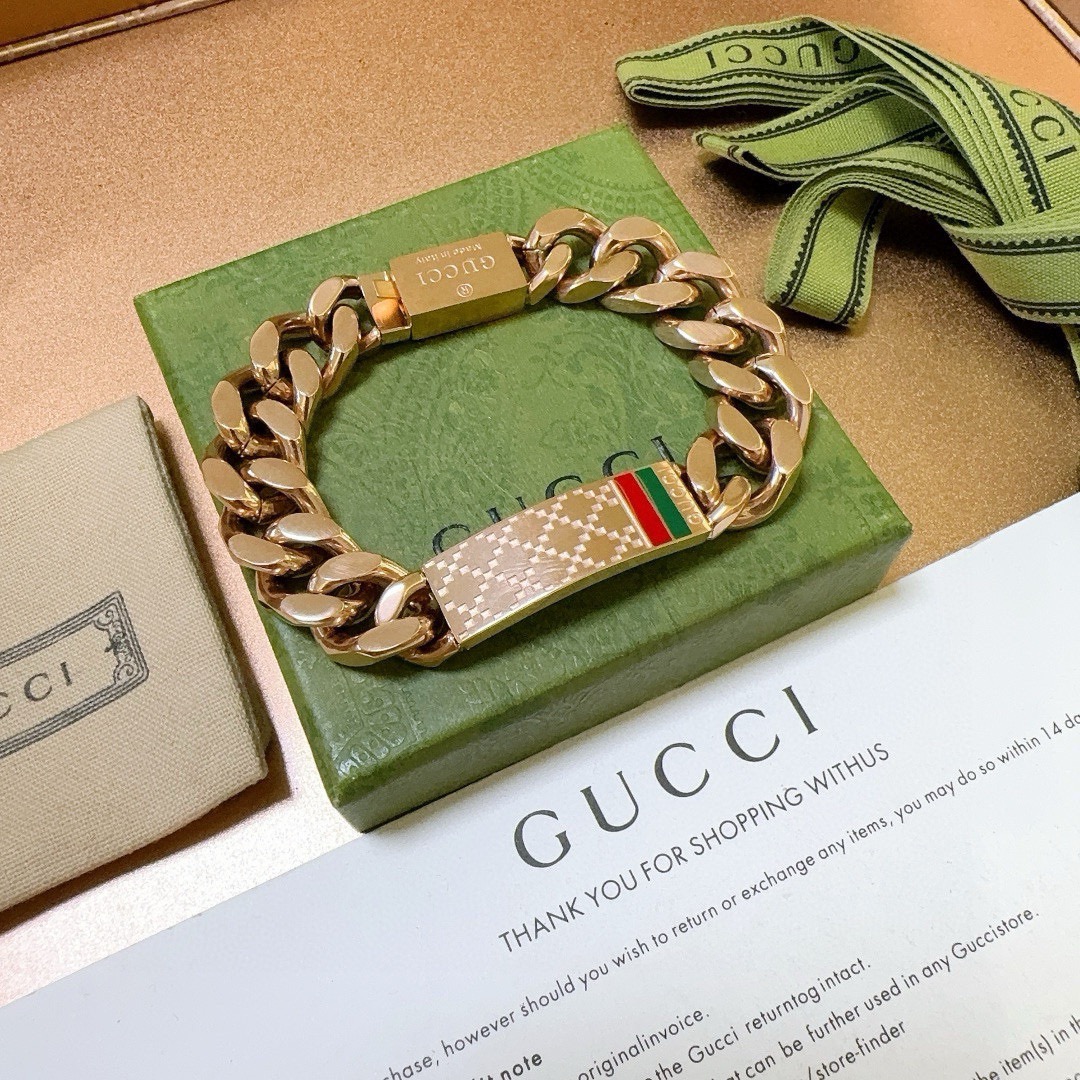 NO:664389,Batch. New models released. The latest classic model of Gucci Gucci bracelet. Exquisite regardless of style and texture, it is absolutely top-notch. You can understand the original logo at a glance. Super nice. The best choice to match clothes. A must-have artifact for men and women. Boutique jewelry, gucci, gucci, bracelet.19860909批. 款新出炉 Gucci古驰手链最新款的经典款 精致无论款式 质感 都是绝对的顶尖feel 只要看一眼就懂了原版logo 超 nice 搭配衣服最佳的选择,男女同款必备神器,饰品精品,gucci,gucci,bracelet,Jewelry