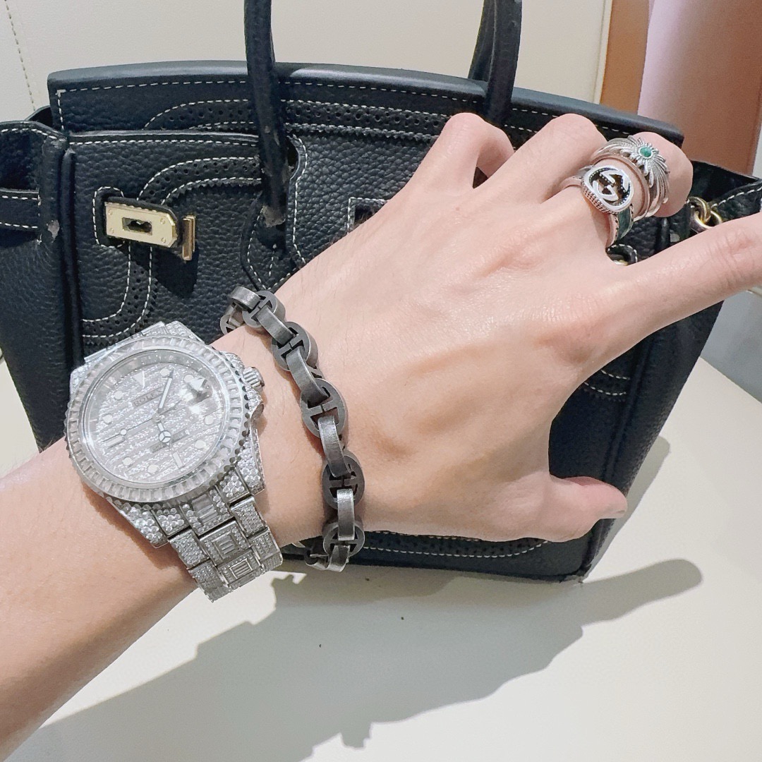 。 古驰推荐款2026最新出炉🌼 Gucci古驰手链最新款的经典款 精致无论款式 质感 都是绝对的顶尖f