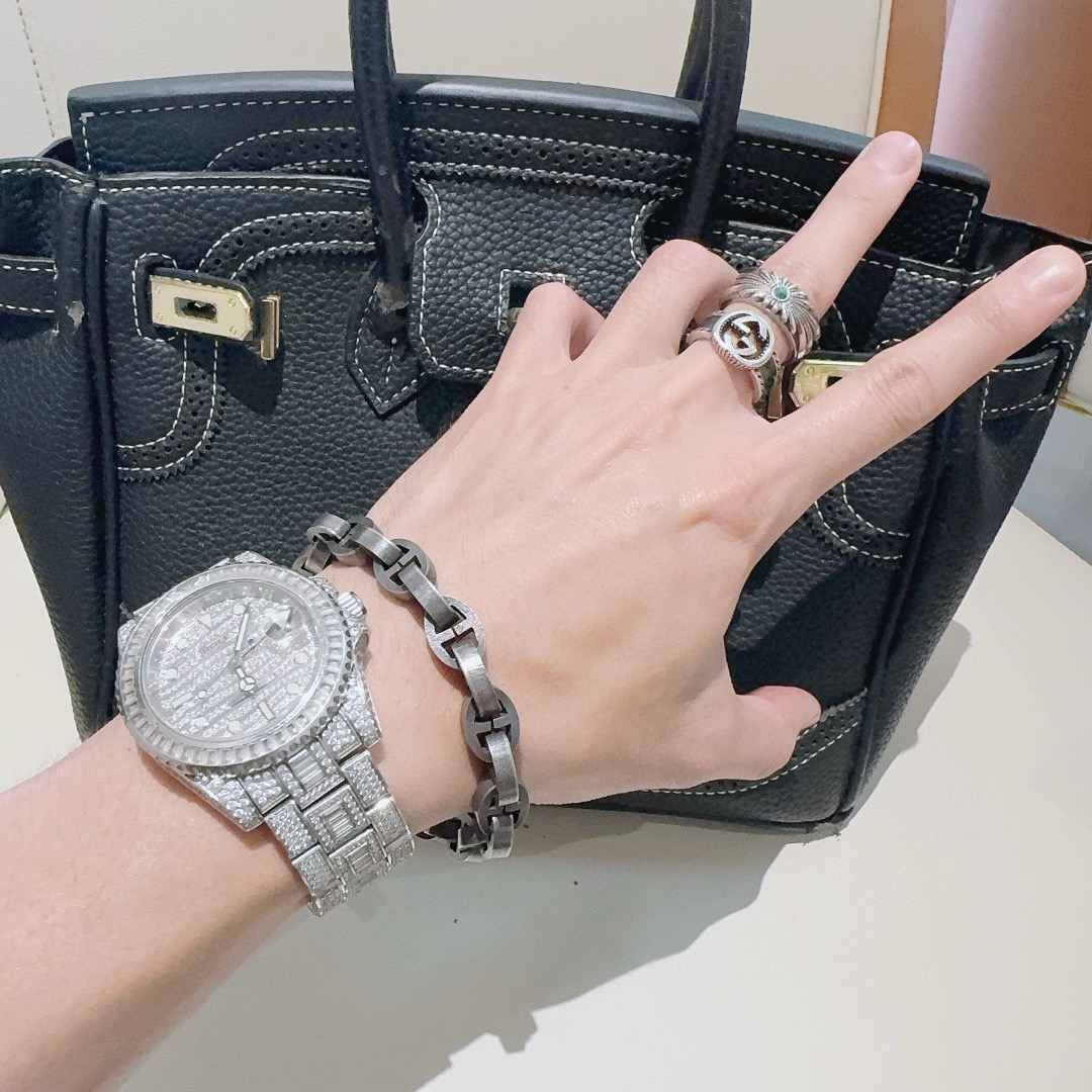 。 古驰推荐款2026最新出炉🌼 Gucci古驰手链最新款的经典款 精致无论款式 质感 都是绝对的顶尖f