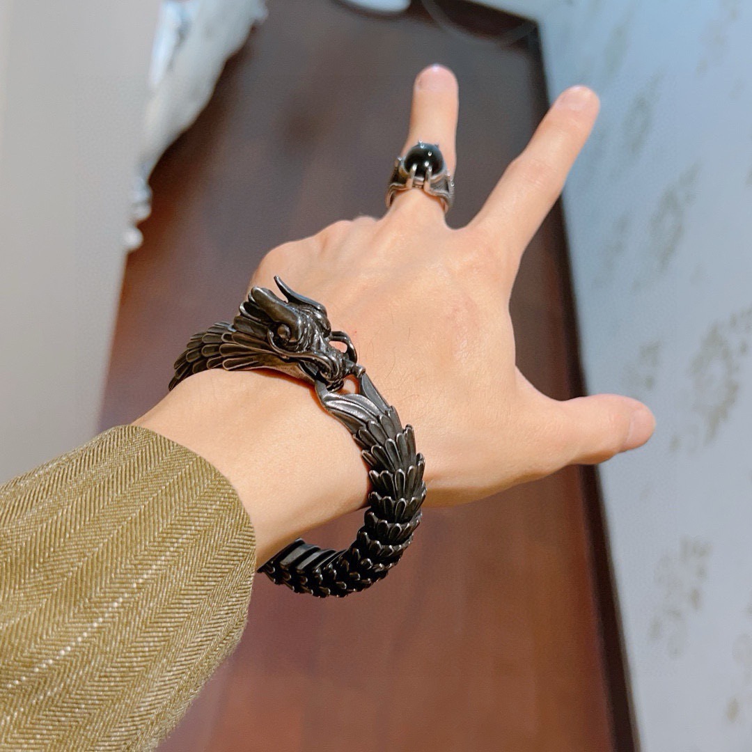 。 最新出炉质感超好奢华古驰手链。手链中的天花板 复古做旧 豪华阵容设计理念🌼 Gucci古驰手链最新款