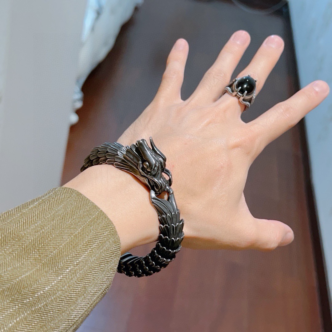 。 最新出炉质感超好奢华古驰手链。手链中的天花板 复古做旧 豪华阵容设计理念🌼 Gucci古驰手链最新款