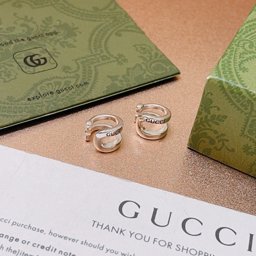 Gucci 新品首发不爆不发 抖音带货 首选 𝐆𝐮𝐜𝐜𝐢古驰耳钉最新款档次更高 Anger Forest系列双g设计理念 系列古驰耳钉