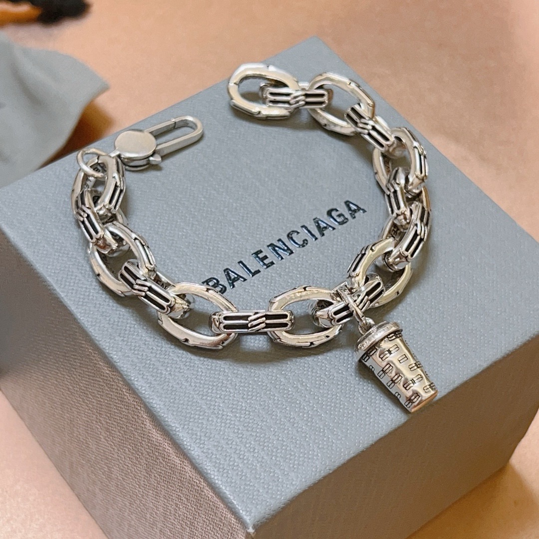 NO:664426,Batch. Original new product Balenciaga Balenciaga Bracelet Counter Same Balenciaga Bracelet Men's hot model shipped Unique design avant-garde A must-have for men and women!  Size 18.20.22.24cm, fine jewelry, balenciaga, balenciaga, bracelet19860909批. 原单货新品 巴黎世家 Balenciaga手链专柜一致巴黎世家手链 男士火爆款出货 设计独特 前卫 男女必备！码数18.20.22.24cm,饰品精品,balenciaga,balenciaga,bracelet,Jewelry