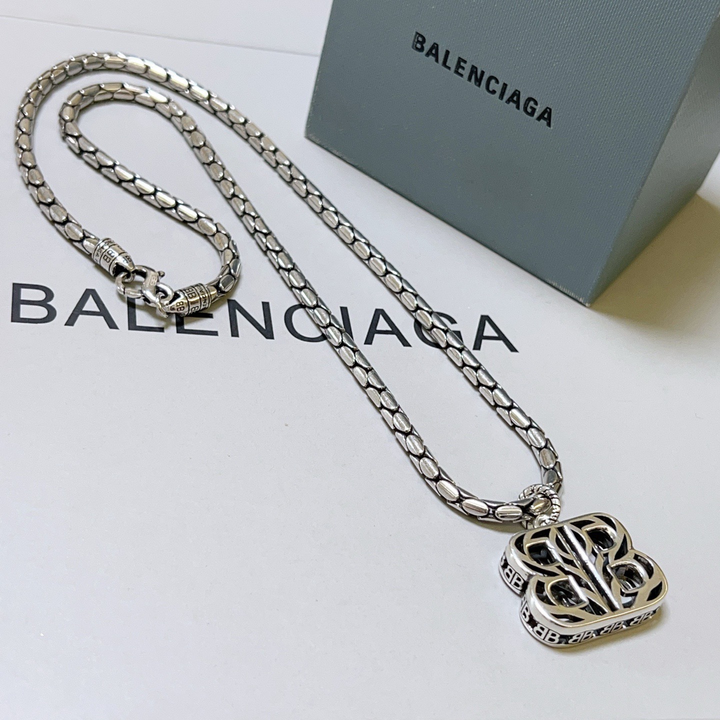 NO:664403,Batch original single goods new products Balenciaga necklace Balenciaga new necklace counter consistent fine details workmanship every detail process in place fine design craftsmanship hot models shipped unique design retro style Balenciaga necklace, jewelry boutique, balenciaga, balenciaga, necklace19860909批 原单货新品 巴黎世家项链 Balenciaga 新款项链专柜一致 细节做工精细 每个细节流程到位 设计工艺精细 火爆款出货 设计独特 复古风格 巴黎世家项链,饰品精品,balenciaga,balenciaga,necklace,Jewelry