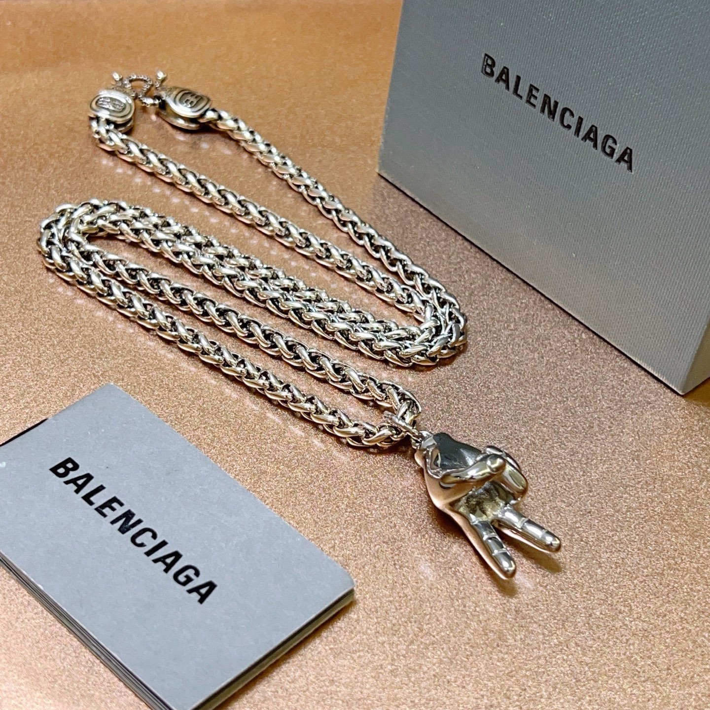 NO:665232,Batch original single goods new products Balenciaga necklace Balenciaga new necklace counter consistent fine details workmanship every detail process in place fine design craftsmanship hot models shipped unique design retro style Balenciaga necklace, jewelry boutique, balenciaga, balenciaga, necklace19860909批 原单货新品 巴黎世家项链 Balenciaga 新款项链专柜一致 细节做工精细 每个细节流程到位 设计工艺精细 火爆款出货 设计独特 复古风格 巴黎世家项链,饰品精品,balenciaga,balenciaga,necklace,Jewelry