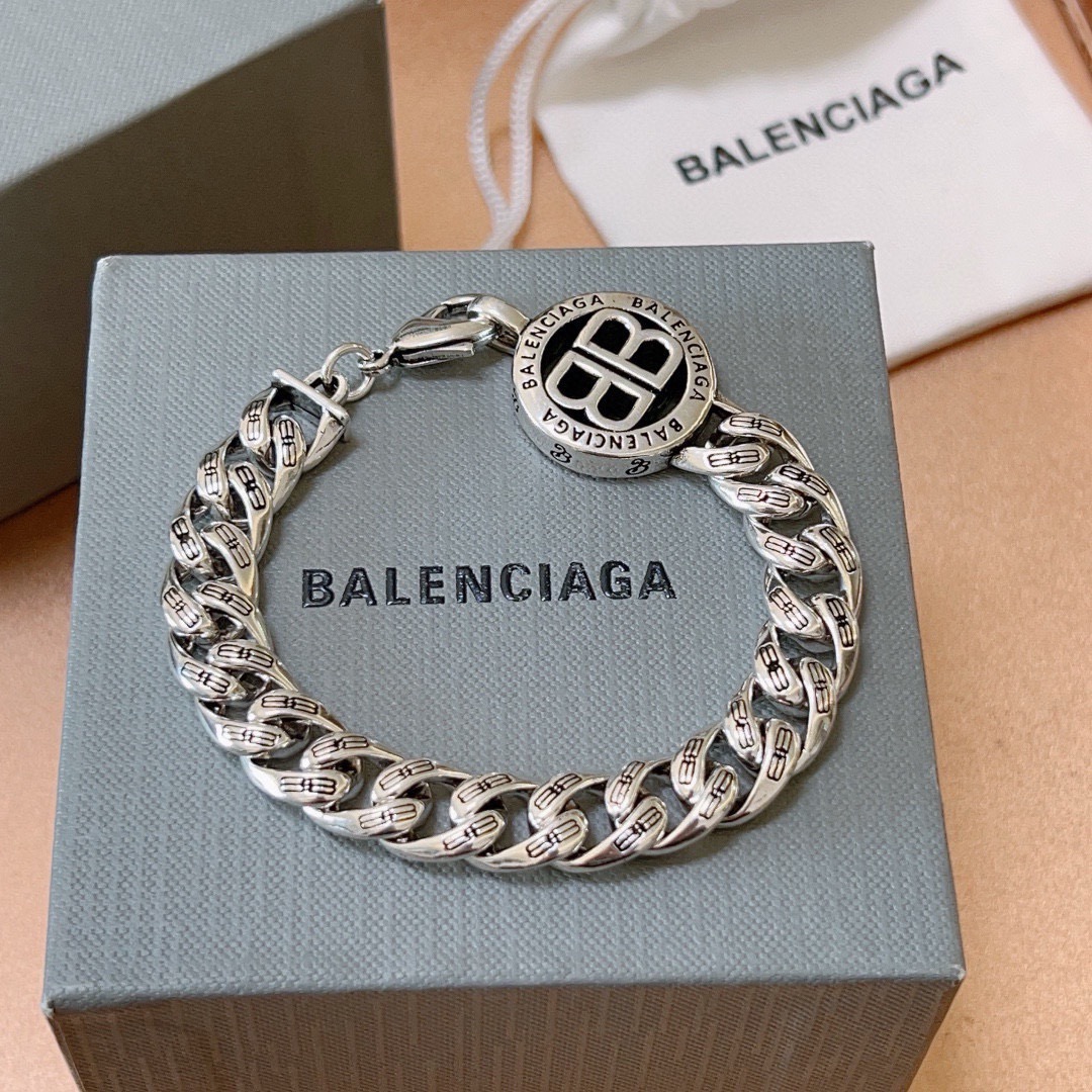NO:665281,Batch. Original new product Balenciaga Balenciaga Bracelet Counter Same Balenciaga Bracelet Men's hot model shipped Unique design avant-garde A must-have for men and women!  Size 18.20.22.24cm, fine jewelry, balenciaga, balenciaga, bracelet19860909批. 原单货新品 巴黎世家 Balenciaga手链专柜一致巴黎世家手链 男士火爆款出货 设计独特 前卫 男女必备！码数18.20.22.24cm,饰品精品,balenciaga,balenciaga,bracelet,Jewelry