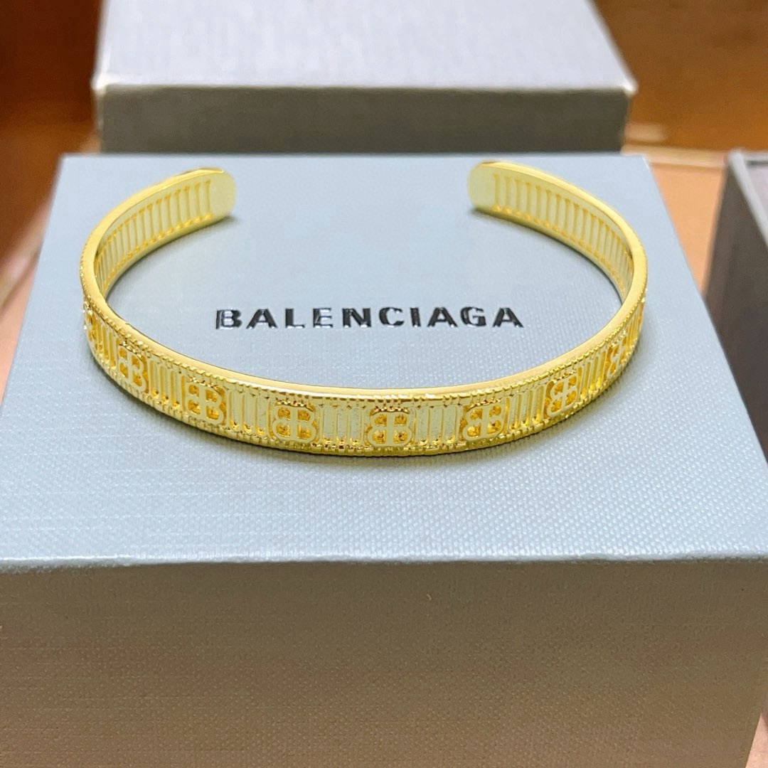 NO:665221,Batch. Original item, new product, Balenciaga bracelet, Balenciaga bracelet counter, consistent Balenciaga bracelet, popular model for men and women shipped, unique design, avant-garde, a must-have for men and women!  , jewelry boutique, balenciaga, balenciaga, bracelet, bracelet19860909批. 原单货新品 巴黎世家手镯 Balenciaga手链专柜一致巴黎世家手链手镯 男女火爆款出货 设计独特 前卫 男女必备！,饰品精品,balenciaga,balenciaga,bracelet,bracelet,Jewelry