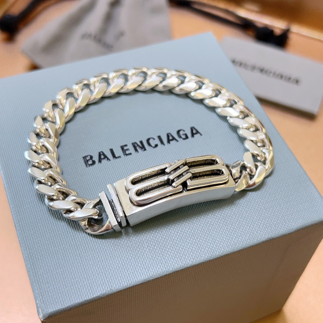 NO:665227,Batch. Original new product Balenciaga Balenciaga Bracelet Counter Same Balenciaga Bracelet Men's hot model shipped Unique design avant-garde A must-have for men and women!  Size 18.20.22.24cm, fine jewelry, balenciaga, balenciaga, bracelet19860909批. 原单货新品 巴黎世家 Balenciaga手链专柜一致巴黎世家手链 男士火爆款出货 设计独特 前卫 男女必备！码数18.20.22.24cm,饰品精品,balenciaga,balenciaga,bracelet,Jewelry