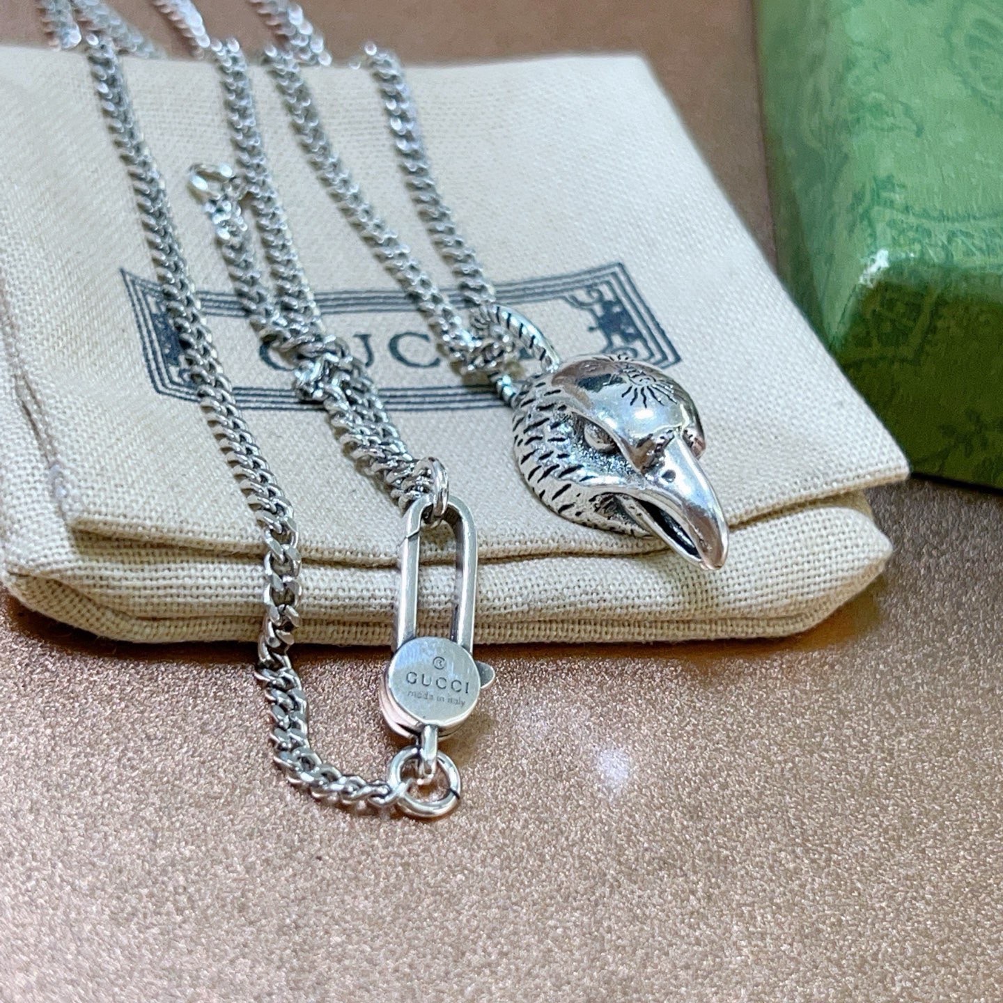 NO:665294,The latest version of the Gucci necklace has a higher grade. The same style as the Anger Forest series double G double ring Gucci necklace for celebrities. Eagle head. The details are distressed. The glossy version is not available in the market. This model has been on the market. It is a best-selling model in Gucci. It is very good to match with trendy clothes, fine jewelry, gucci, necklace.19860909批古驰项链最新款链条档次更高明星同款Anger Forest系列双G双环古驰项链 鹰头 细节对版做旧处理 非市面亮面版型 这款一直在出 古驰里面热卖款 非常好搭配潮流衣服,饰品精品,gucci,necklace,Jewelry