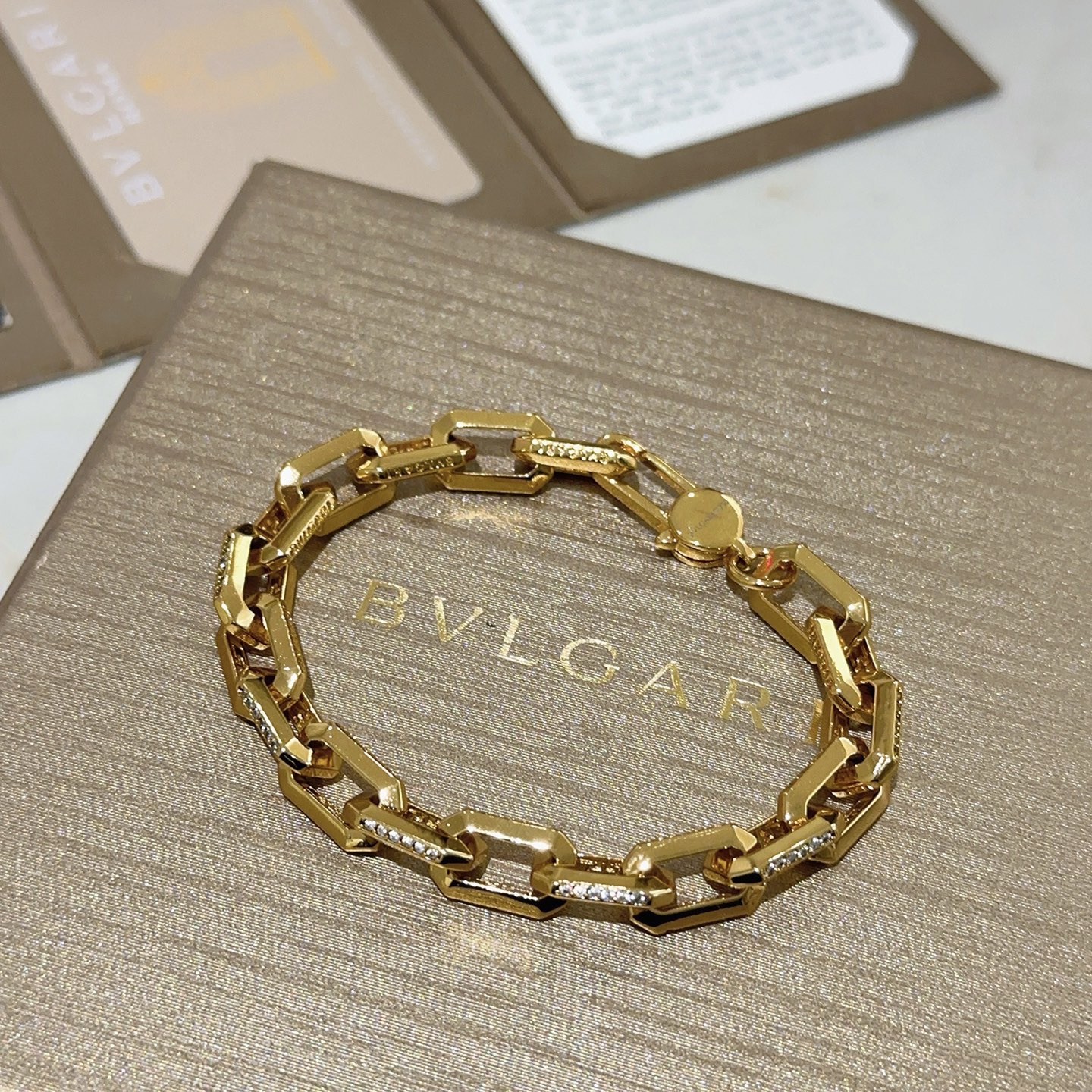 Bvlgari 宝格丽手链V金材质 BVLGARI宝格丽 DIVAS‘ DREAM 系列 品相完美