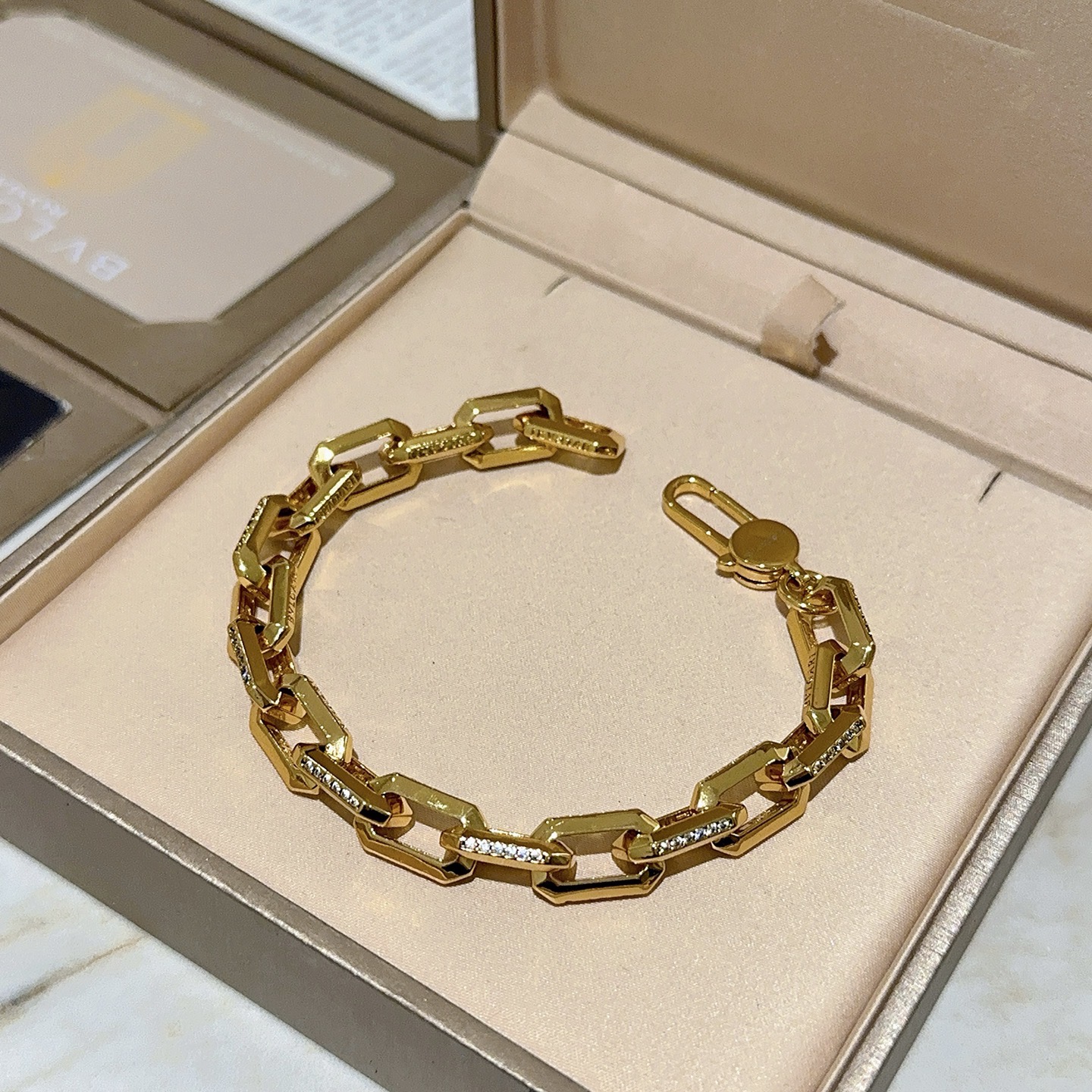 Bvlgari 宝格丽手链V金材质 BVLGARI宝格丽 DIVAS‘ DREAM 系列 品相完美