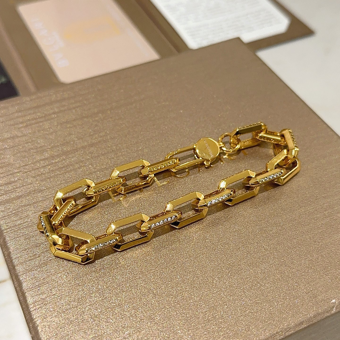 Bvlgari 宝格丽手链V金材质 BVLGARI宝格丽 DIVAS‘ DREAM 系列 品相完美