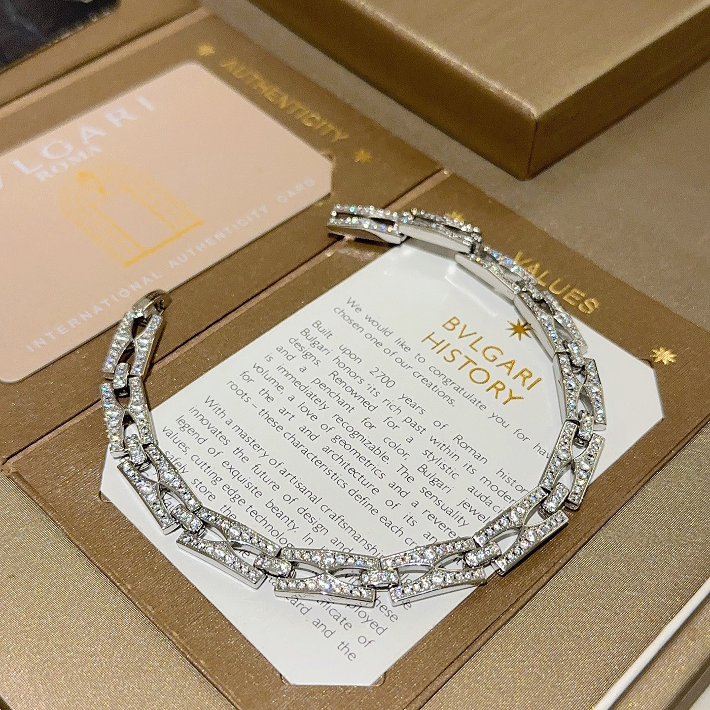 Bvlgari 宝格丽手链V金材质 BVLGARI宝格丽 DIVAS‘ DREAM 系列 品相完美