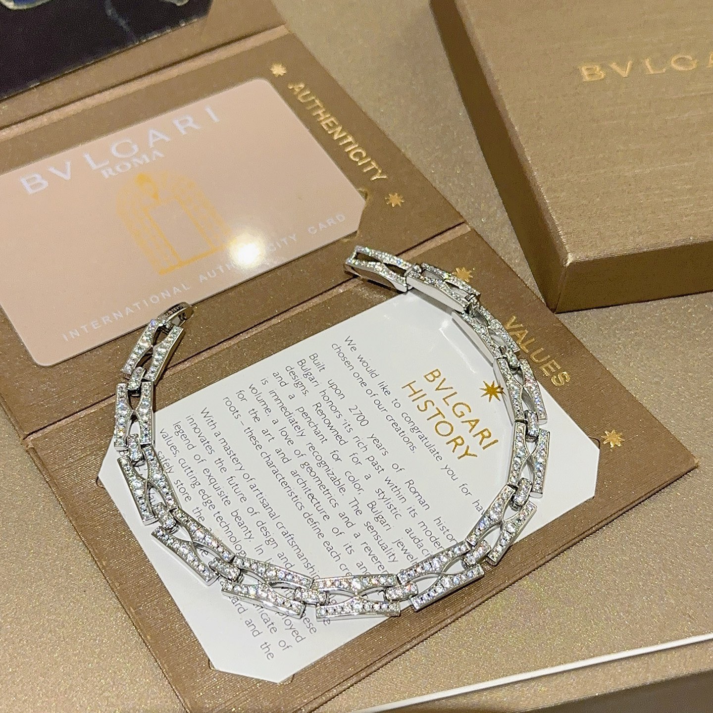Bvlgari 宝格丽手链V金材质 BVLGARI宝格丽 DIVAS‘ DREAM 系列 品相完美