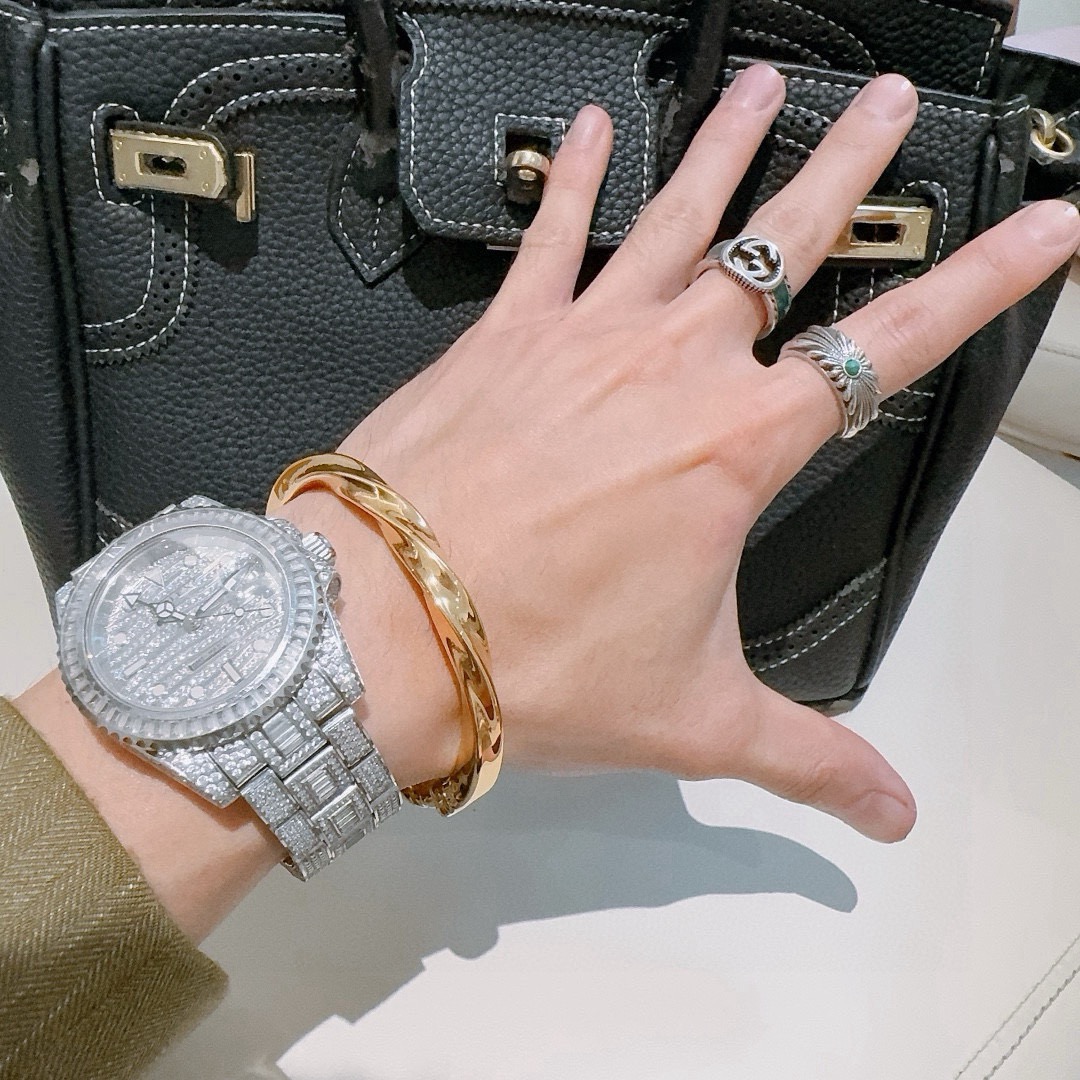 。𝐆𝐮𝐜𝐜𝐢古驰手镯手环古银纯手工打造最新款手镯档次更高明星同款Anger Forest系列双G经典款系