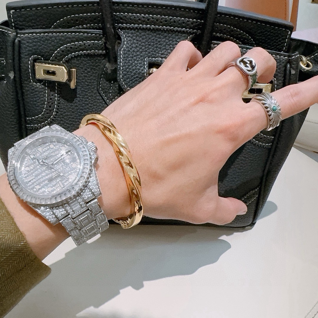 。𝐆𝐮𝐜𝐜𝐢古驰手镯手环古银纯手工打造最新款手镯档次更高明星同款Anger Forest系列双G经典款系