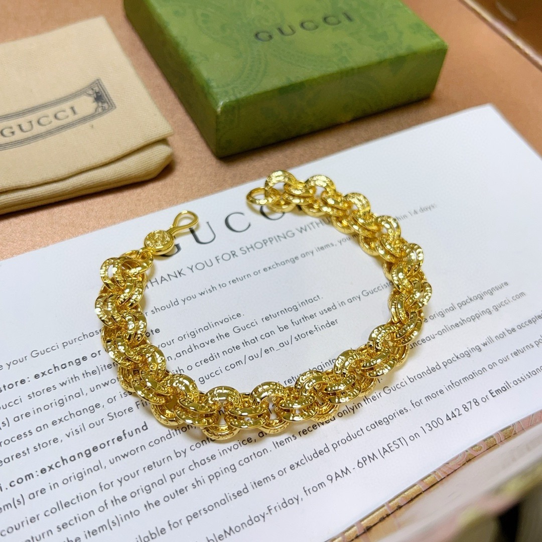 。 最新出炉🌼 Gucci古驰手链最新款的经典款 精致无论款式 质感 都是绝对的顶尖feel 只要看一眼