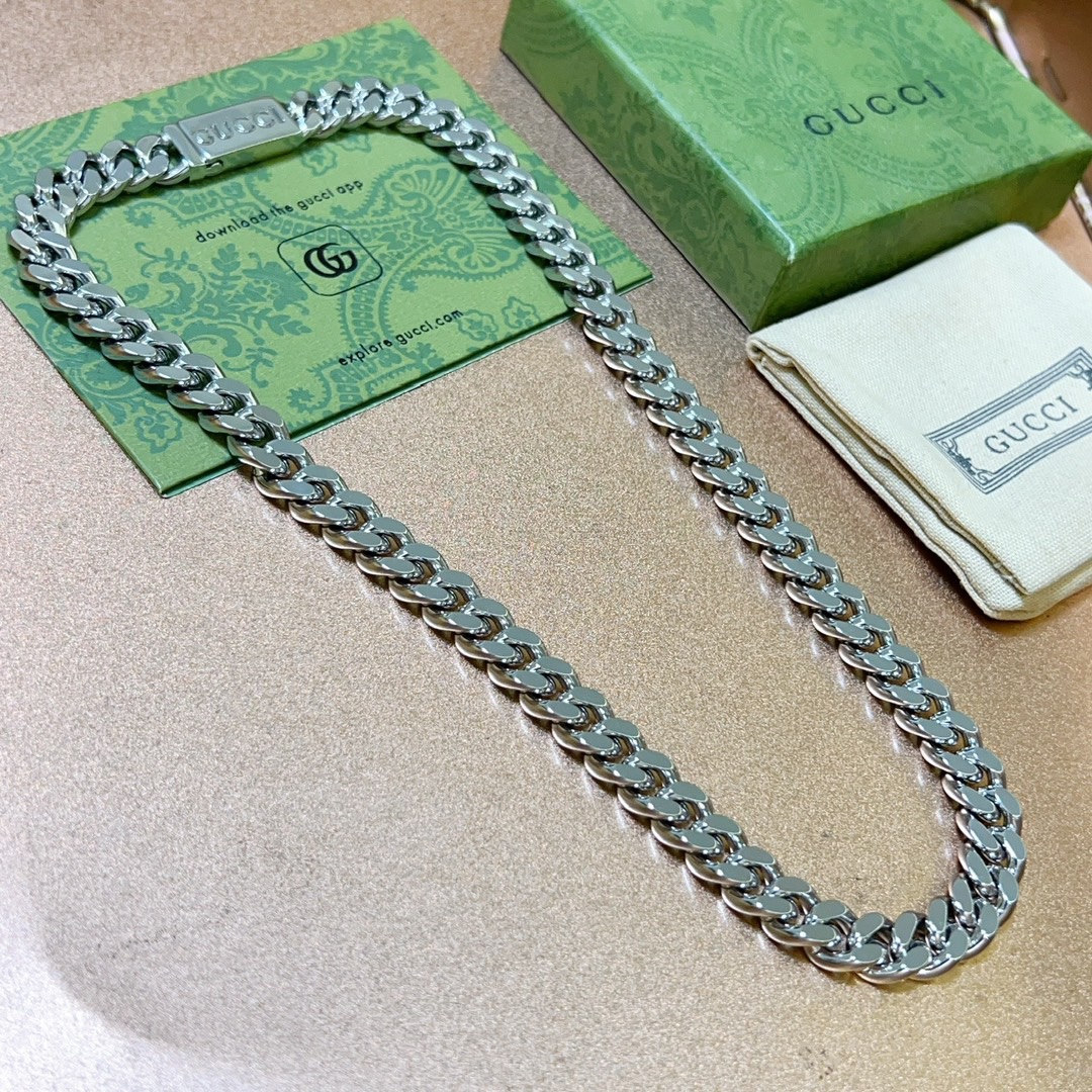 NO:678312,The latest version of the Gucci necklace has a higher grade. The same style as the Anger Forest series double G Gucci necklace for celebrities. The details are distressed. The glossy version is not available in the market. This model has been on the market. It is a best-selling model in Gucci. It is very suitable for trendy clothes, fine jewelry, Gucci, and necklace.19860909批古驰项链最新款链条档次更高明星同款Anger Forest系列双G古驰项链 细节对版做旧处理 非市面亮面版型 这款一直在出 古驰里面热卖款 非常好搭配潮流衣服,饰品精品,gucci,necklace,Jewelry