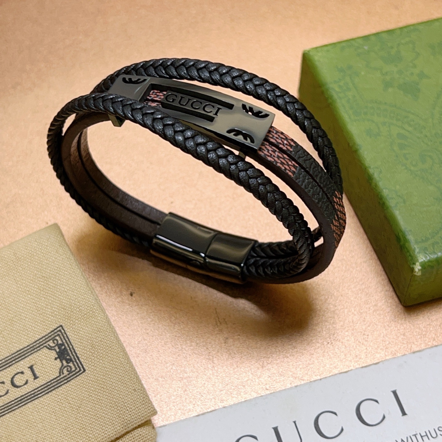 NO:678319,Batch new products for sale Gucci bracelets latest model pure handmade first-layer cowhide material with higher grade. Stars have the same Anger Forest series double G classic series retro silver bracelet bracelets. Details are distressed and not available in the market. This model has been sold in Gucci. It is a best-selling model in Gucci. It goes well with trendy clothes, fine jewelry, gucci, bracelet, cowhide.19860909批 新品发售 古驰手绳手环最新款纯手工头层牛皮材质档次更高明星同款Anger Forest系列双G经典款系列复古银手链手绳 细节对版做旧处理 非市面亮面版型 这款一直在出 古驰里面热卖款 非常好搭配潮流衣服,饰品精品,gucci,bracelet,cowhide,Jewelry
