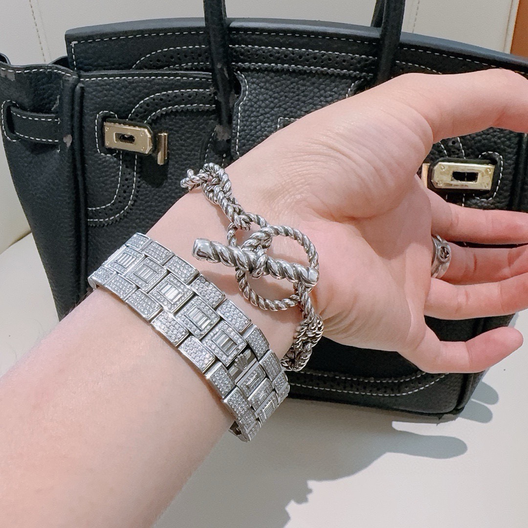 Hermès 爱马仕手链 太考验师傅的手艺了