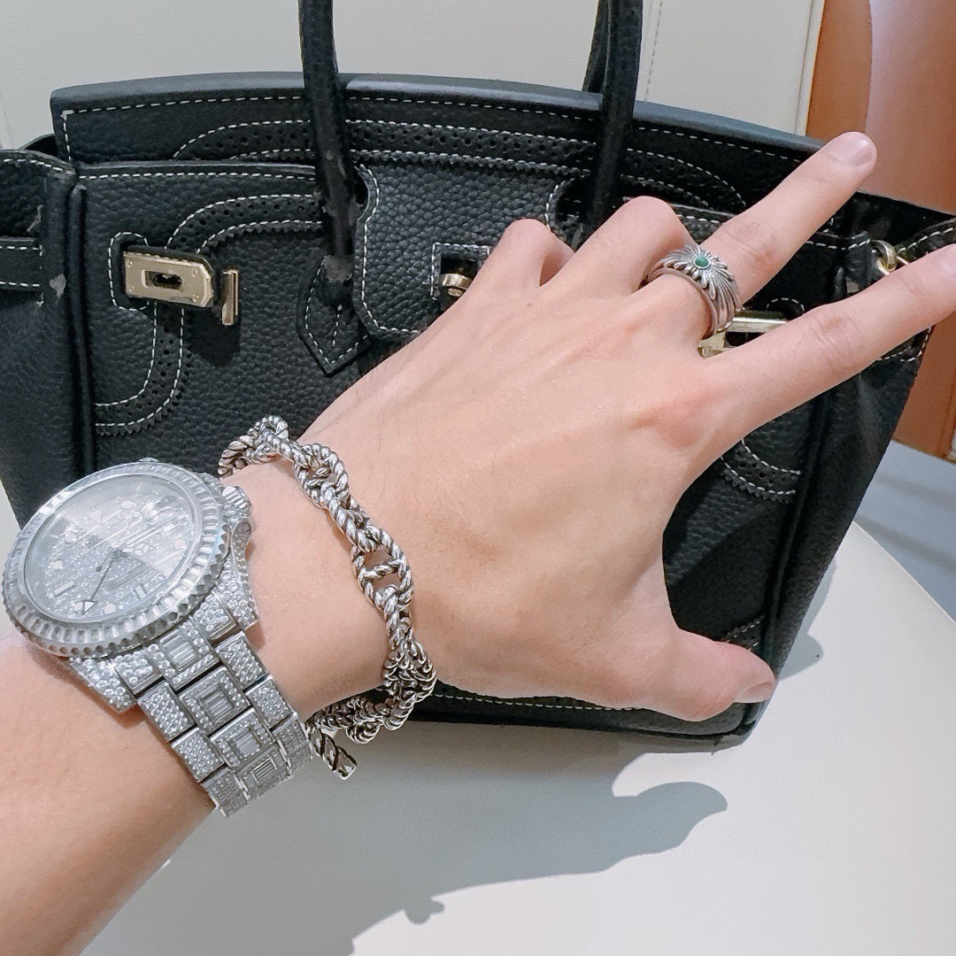 Hermès 爱马仕手链 太考验师傅的手艺了