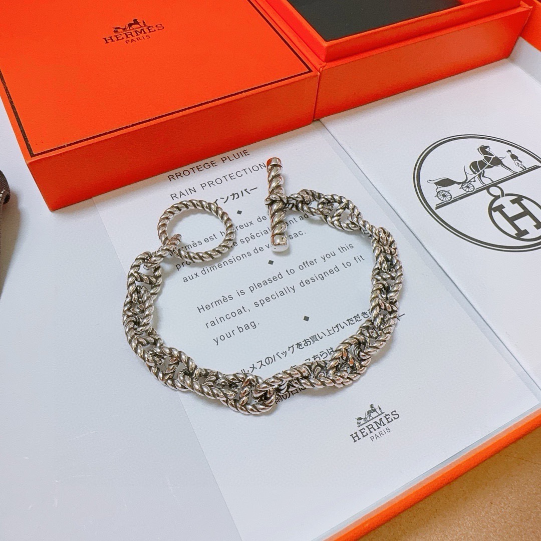Hermès 爱马仕手链 太考验师傅的手艺了