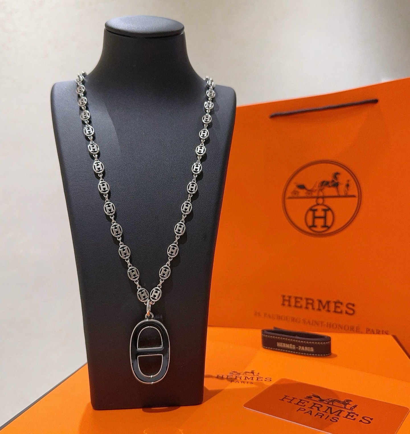 NO:678398,Batch Hermès Necklace New Product Release HERMES Must-have Pig Nose Series Jewelry High-end Customization. High-end Chain Classic Matching New Product Simple Fashion Counter Consistency Popular Styles Shipped and Easily Controlled Unique Design Necklace Worth Buying Avant-Garde A Must-Have Style for Men and Women!  , jewelry boutique, hermes, hermes, necklace19860909批 爱马仕项链 新品发布 HERMES 必备款猪鼻子系列首饰 高端定制.高端链条经典搭配 新品 简单时尚专柜一致 火爆款出货穿搭轻松驾驭 设计独特 值得入手的项链 前卫 男女必备款！,饰品精品,hermes,hermes,necklace,Jewelry