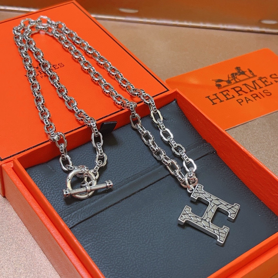 NO:678403,Batch.HERMES Hermès Necklace Hermès H Necklace Series Jewelry Imported Customization. High-end Chain Classic Matching New Products Simple Fashion Counter Consistency Hot Models Shipped Unique Design Avant-Garde A Must-Have for Men and Women!  , jewelry boutique, hermes, hermes, necklace19860909批.HERMES 爱马仕项链 爱马仕H项链系列首饰 进口定制.高端链条经典搭配 新品 简单时尚专柜一致 火爆款出货 设计独特 前卫 男女必备款！,饰品精品,hermes,hermes,necklace,Jewelry