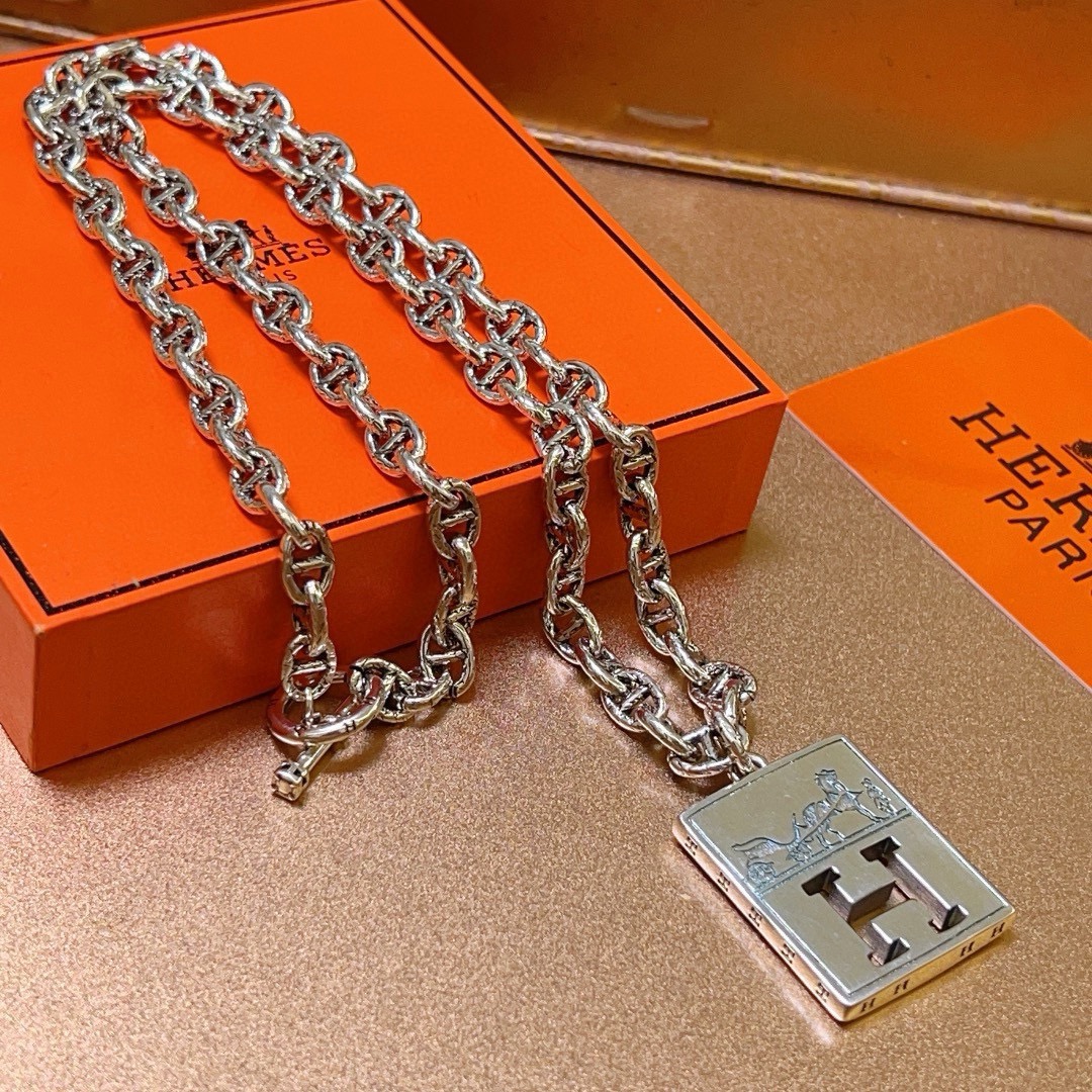 NO:678411,Batch Hermès Necklace New Product Release HERMES Must-have Pig Nose Series Jewelry High-end Customization. High-end Chain Classic Matching New Product Simple Fashion Counter Consistency Popular Styles Shipped and Easily Controlled Unique Design Necklace Worth Buying Avant-Garde A Must-Have Style for Men and Women!  , jewelry boutique, hermes, hermes, necklace19860909批 爱马仕项链 新品发布 HERMES 必备款猪鼻子系列首饰 高端定制.高端链条经典搭配 新品 简单时尚专柜一致 火爆款出货穿搭轻松驾驭 设计独特 值得入手的项链 前卫 男女必备款！,饰品精品,hermes,hermes,necklace,Jewelry