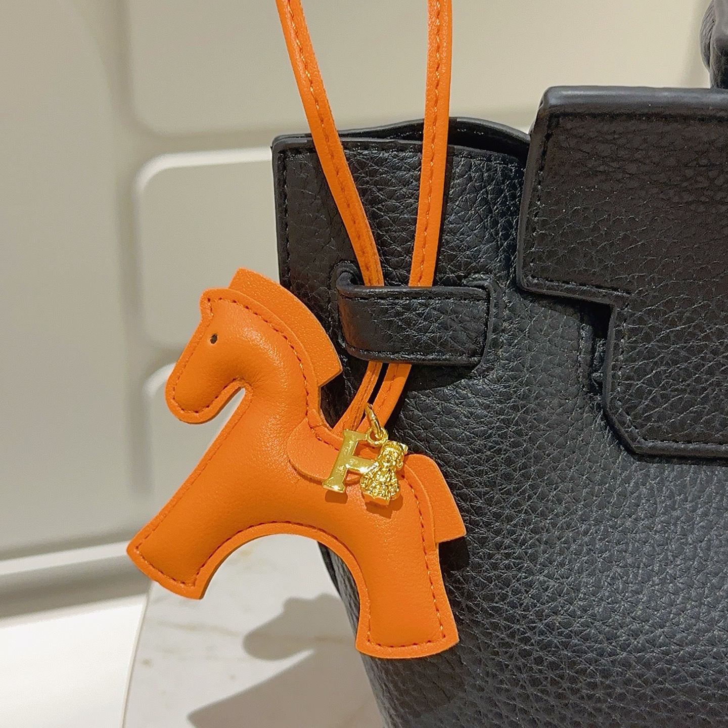 Hermes Rodeo Horse Bag Charm pingente Couro laranja com ferragens de metal dourado 8 cm