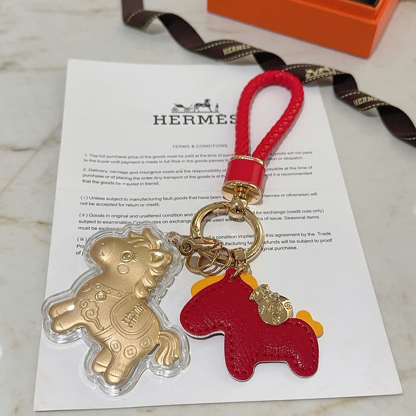 NO:678189,Batch. Year of the Horse gold version keychain, new Hermes keychain keychain, thickened version. High-end precision version [color][color] Many Internet celebrities have the same style. Hermès pendant keychain is a test of the master's craftsmanship. It is not easy to ensure that every detail is in place [color][color] High-end customization. Same style for men and women. Hermès is popular. 1:1 super fine star. The same k gold texture, crafted with high-end precision craftsmanship.  The car keychain is really awesome, fine jewelry, hermes, hermes, keychain, gold19860909批.马年黄金版钥匙扣新款Hermes爱马仕钥匙扣钥匙扣加厚版.高级精工版[色][色]众多网红同款 爱马仕挂饰钥匙扣太考验师傅的手艺了 要确保每个细节都到位不简单[色][色] 高端定制 男女同款 爱马仕火爆 1:1超精赞明星 同款 k金质感,精工高端工艺打造出炉. 车钥匙扣上真的赞爆,饰品精品,hermes,hermes,keychain,gold,Jewelry