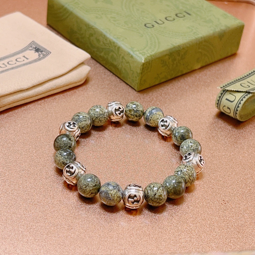NO:678185,Batch Gucci bracelets for men and women. The latest natural stone bracelets are of higher quality. Anger Forest series double-g crystal bracelets of the same style for celebrities. Size: 16-24 cm. Details are distressed. Non-market glossy version. Non-market ordinary. This model has been released. Best-selling model in Gucci. Very good to match clothes, high-quality jewelry, gucci, bracelet.19860909批 古驰手链男女同款 最新款天然石手链档次更高明星同款Anger Forest系列双g水晶手链 尺寸:16-24厘米 细节对版做旧处理 非市面亮面版型 非市面普通做这款一直在出 古驰里面热卖款 非常好搭配衣服,饰品精品,gucci,bracelet,Jewelry