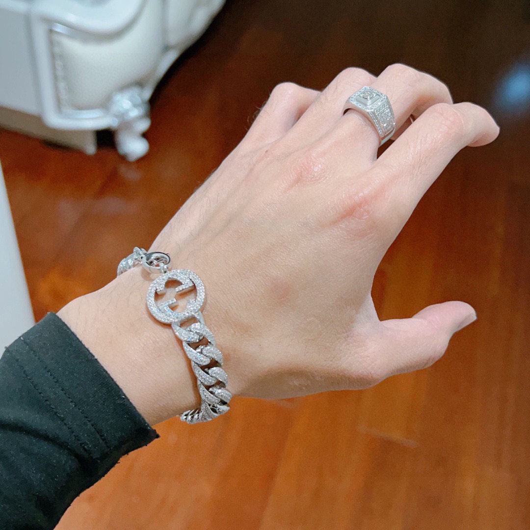 。 2026最新出炉满钻奢华古驰手链。手链中的天花板 闪闪亮亮 豪华阵容设计理念🌼 Gucci古驰手链最