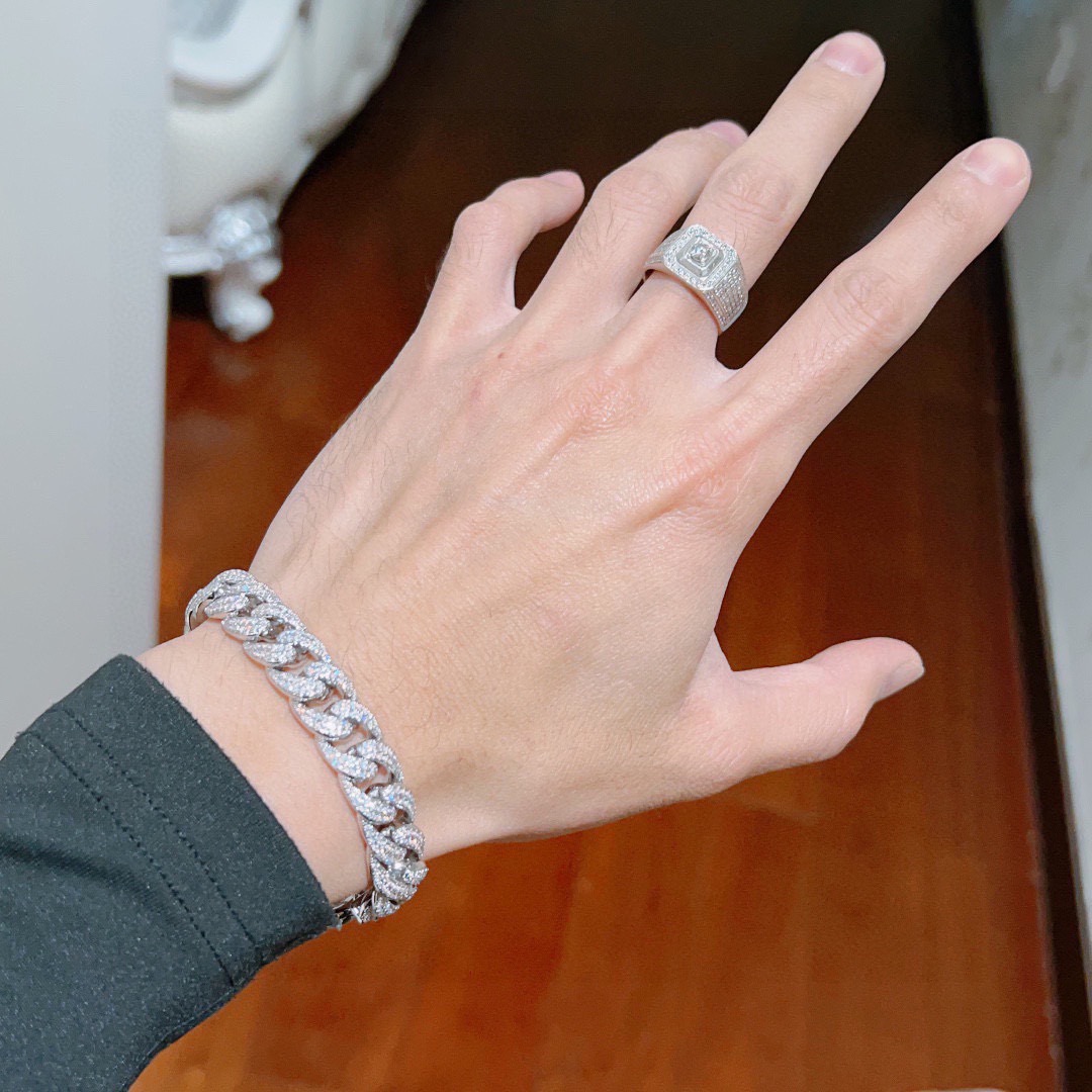 。 2026最新出炉满钻奢华古驰手链。手链中的天花板 闪闪亮亮 豪华阵容设计理念🌼 Gucci古驰手链最