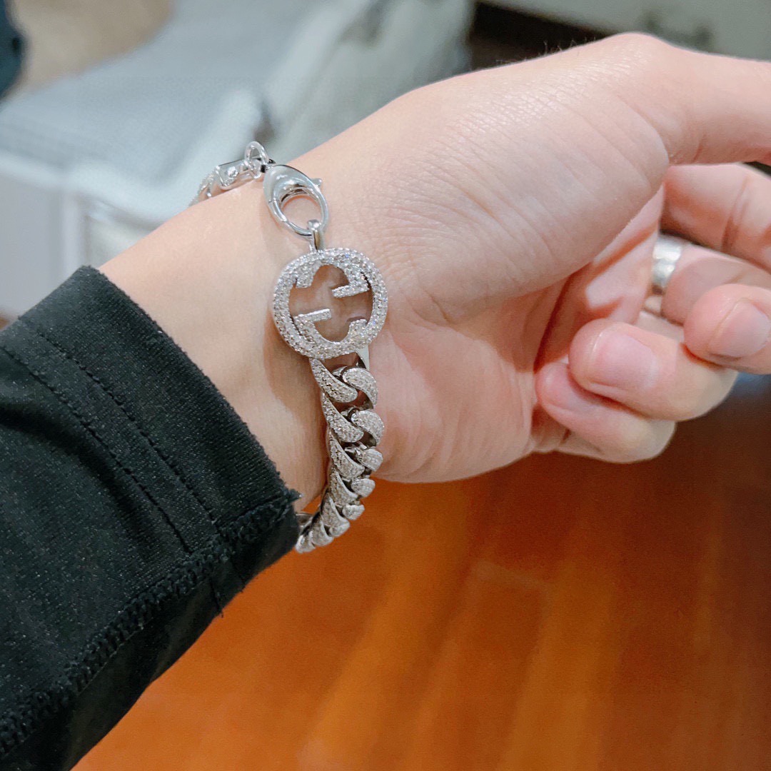 。 2026最新出炉满钻奢华古驰手链。手链中的天花板 闪闪亮亮 豪华阵容设计理念🌼 Gucci古驰手链最